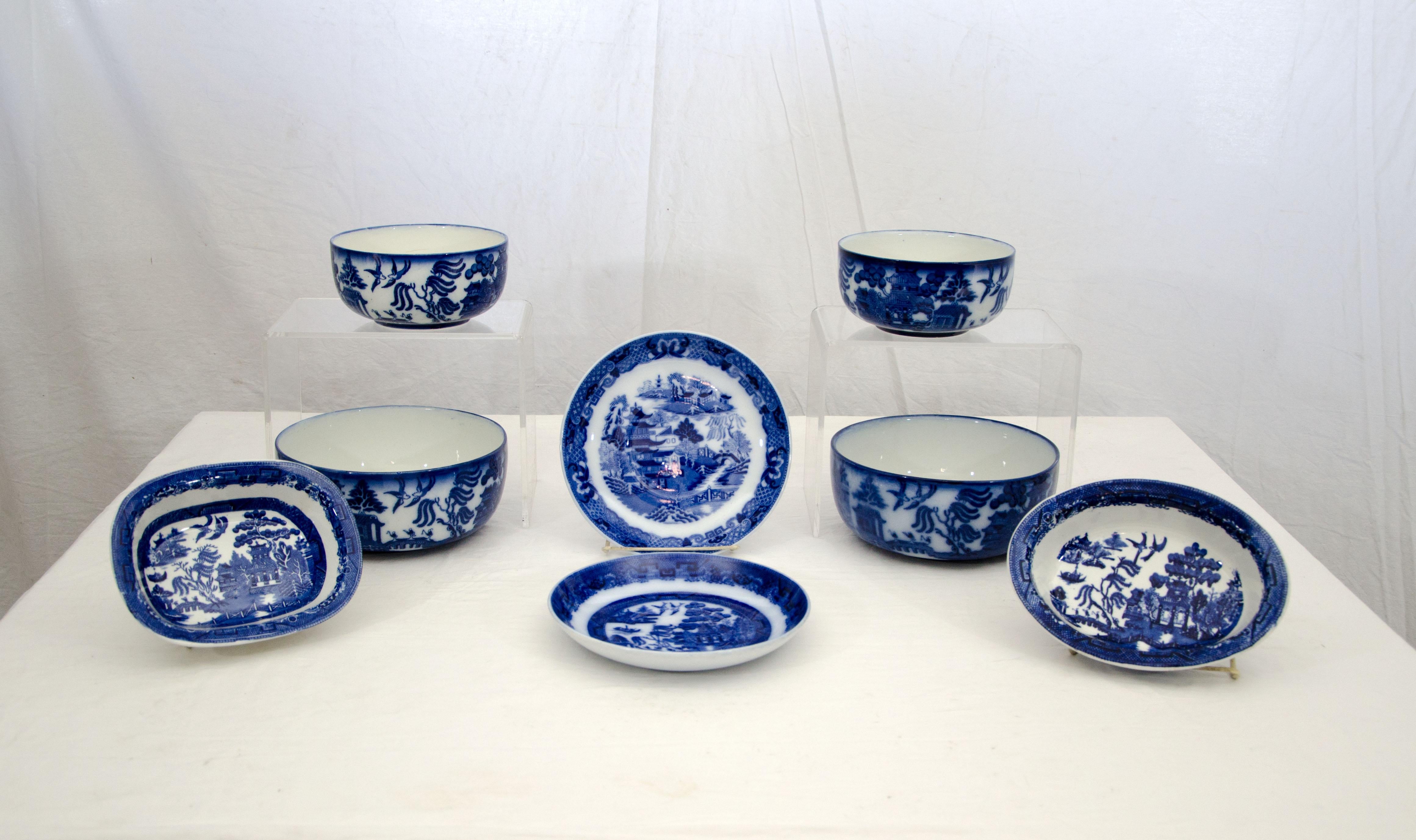 Vintage Set of Blue Willow China Service 117 Pieces In Good Condition In Crockett, CA