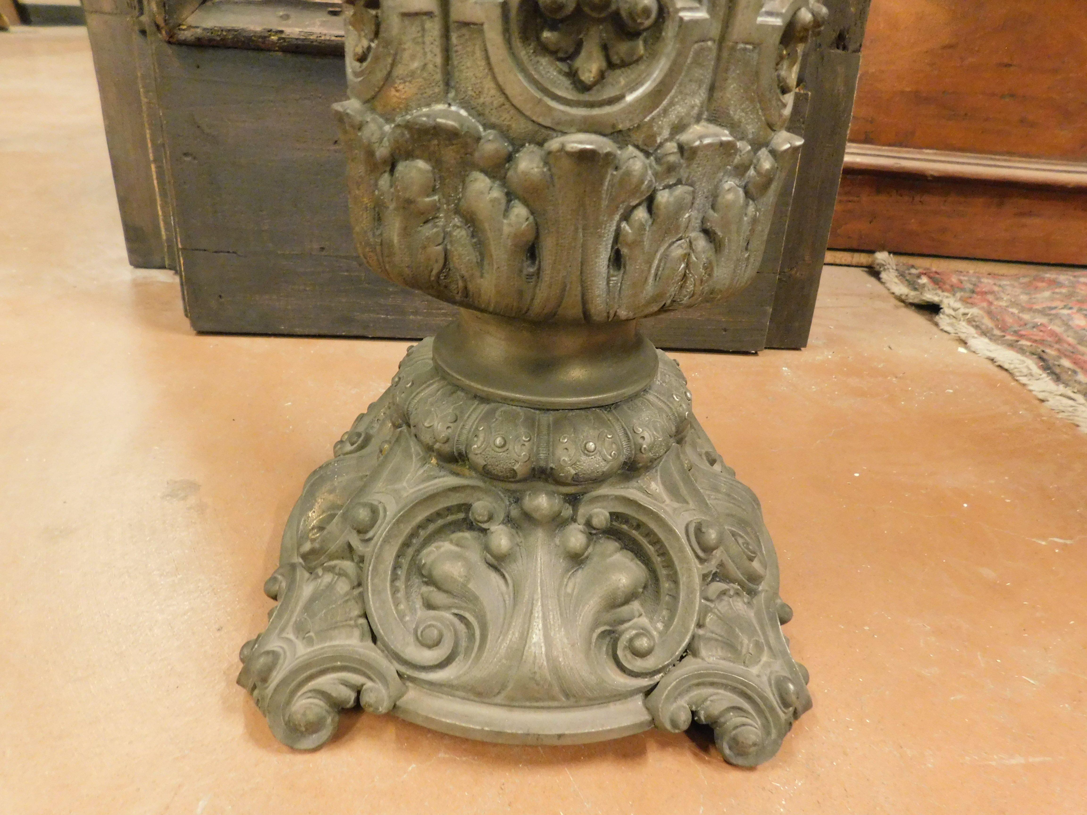 Metal Vintage Set of Column Vase Holder and Vase Umbrella Holder, Carved Gilded, '900 For Sale