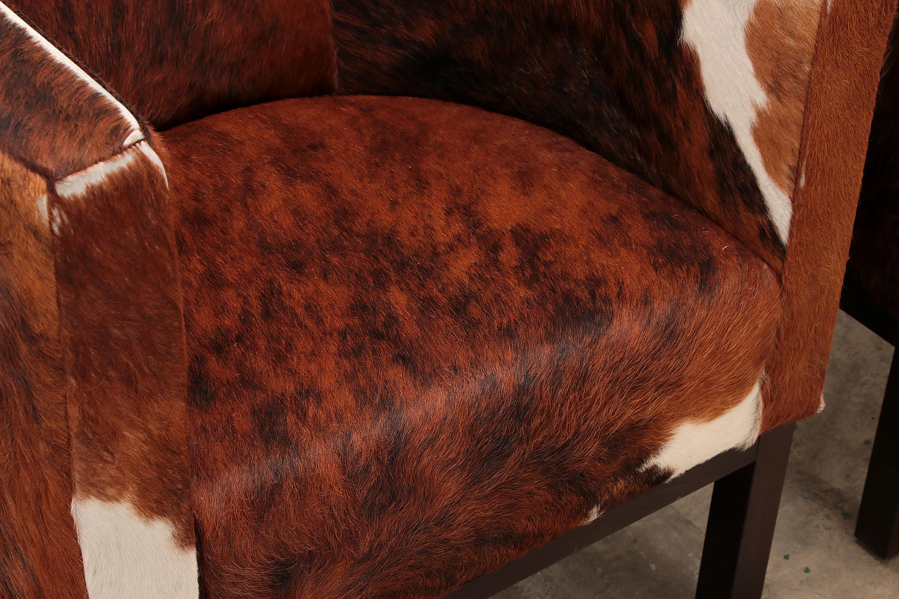 Vintage Set of Cowhide Armchairs, 1970 For Sale 6
