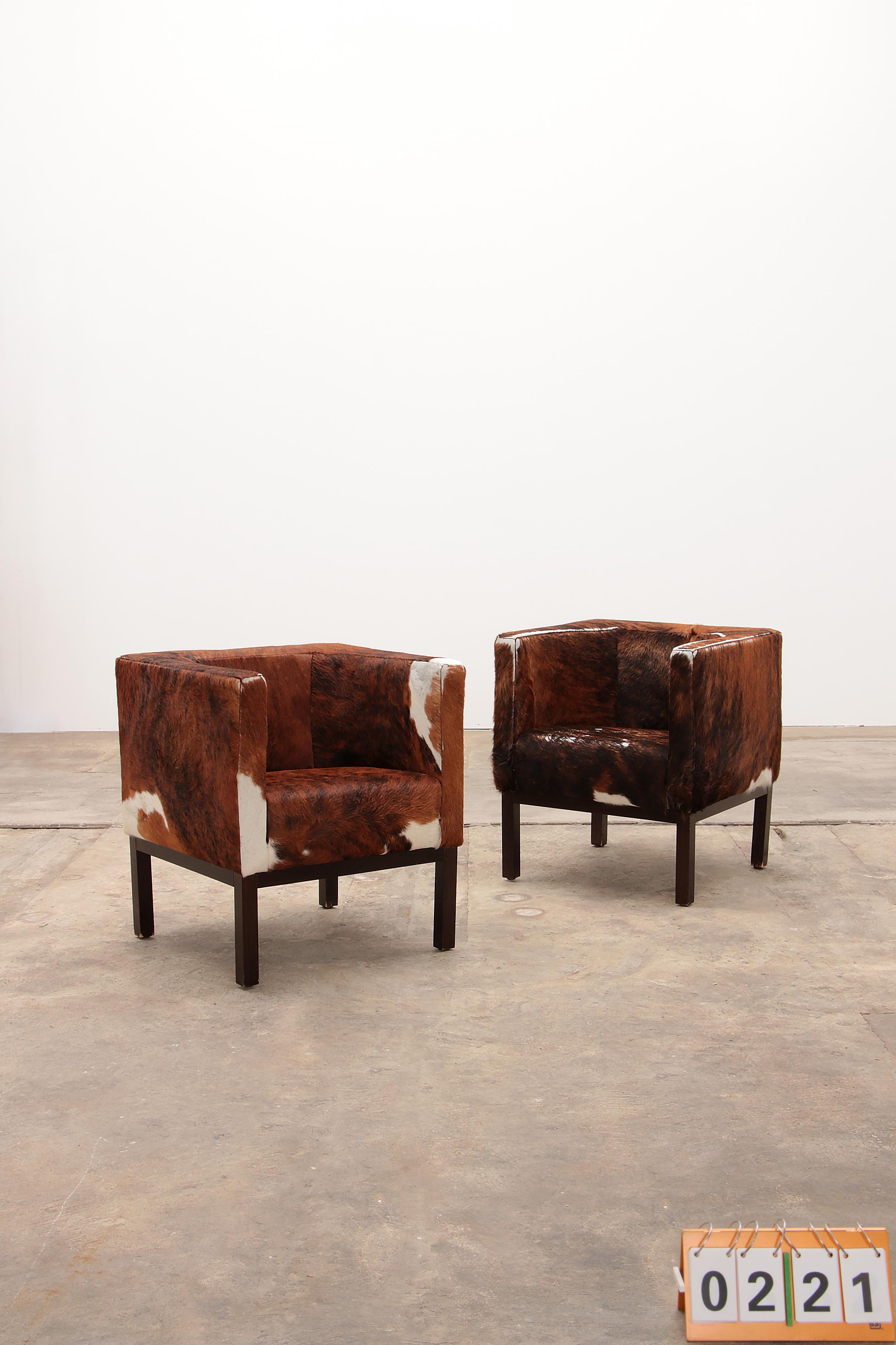 Vintage Set of Cowhide Armchairs, 1970 For Sale 11
