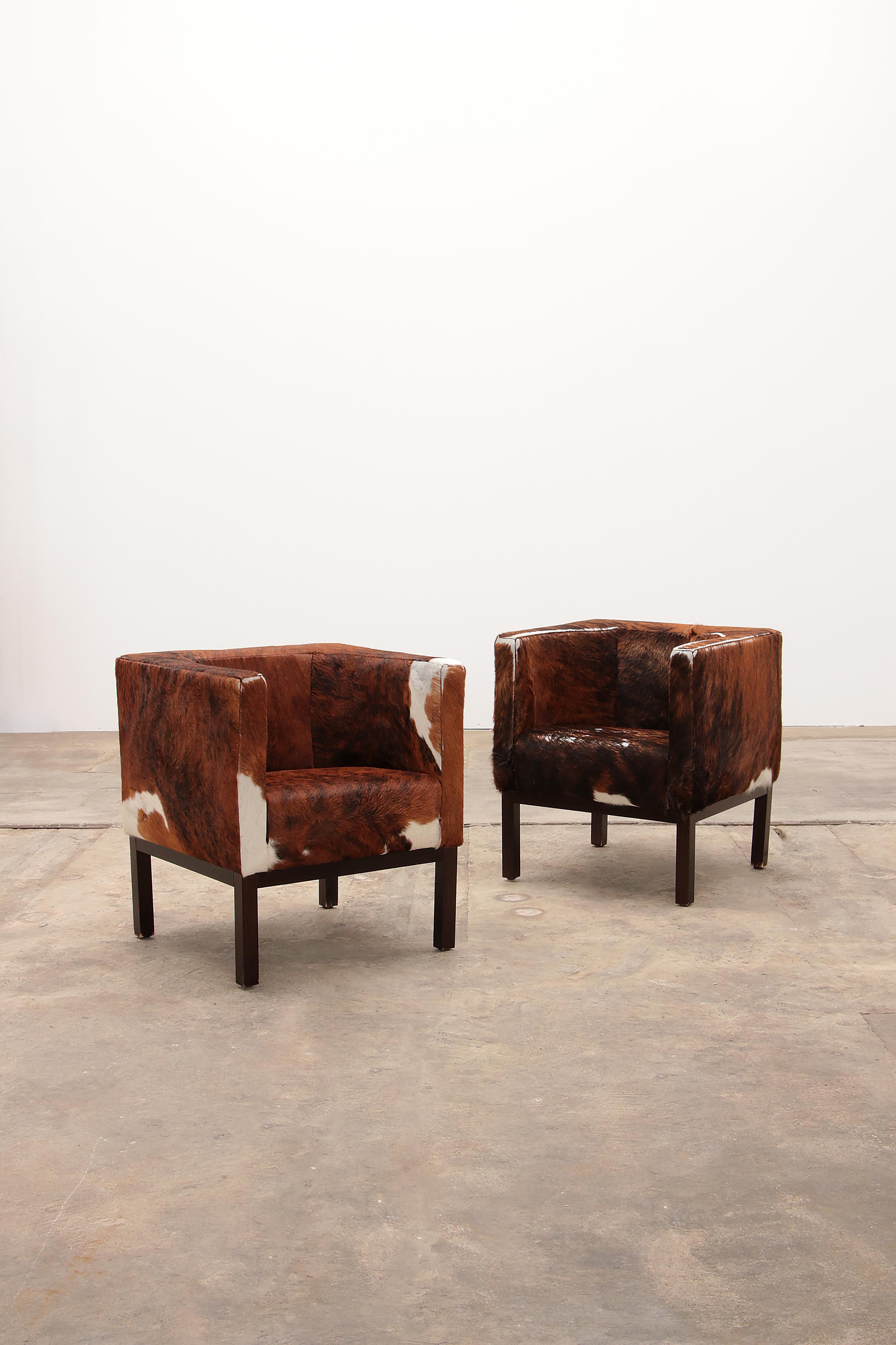 Beautiful set of armchairs made of cowhide with use it has acquired even more appearance. These robust chairs are covered with cowhide. The armchairs have a very strong framework and are made with the best tanned hides available.

The seat of the