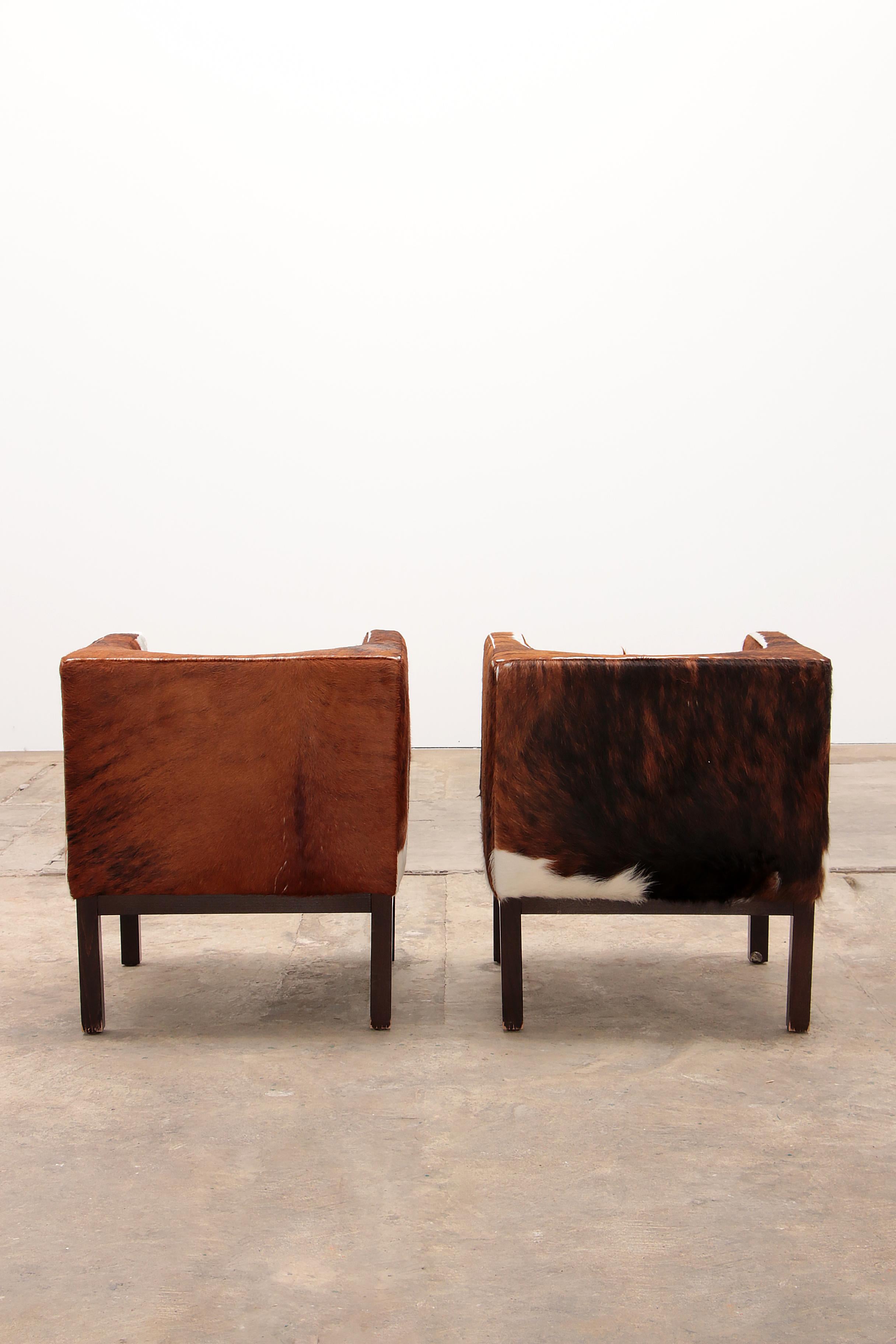 Late 20th Century Vintage Set of Cowhide Armchairs, 1970 For Sale