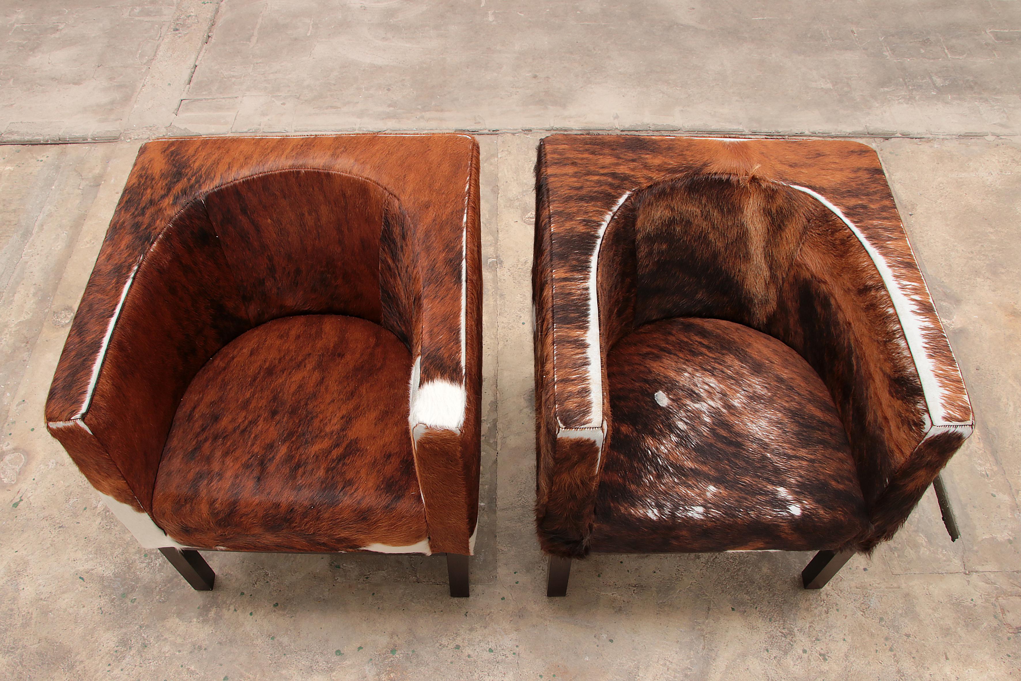 Vintage Set of Cowhide Armchairs, 1970 For Sale 2
