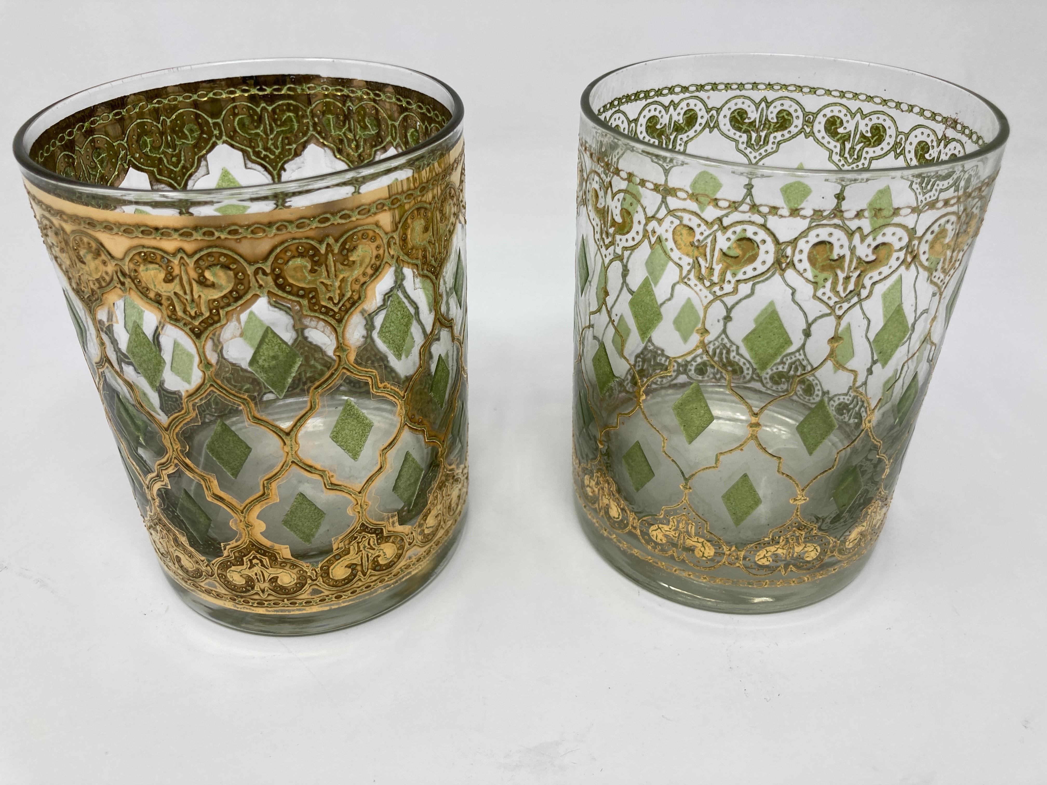 Elegant vintage midcentury Culver barware double old fashions, whisky glasses with Valencia pattern in a gold leaf finish.
Set includes 2 Culver lowball glasses in Valencia Moorish style design.
This fabulous vintage Culver set of barware with
