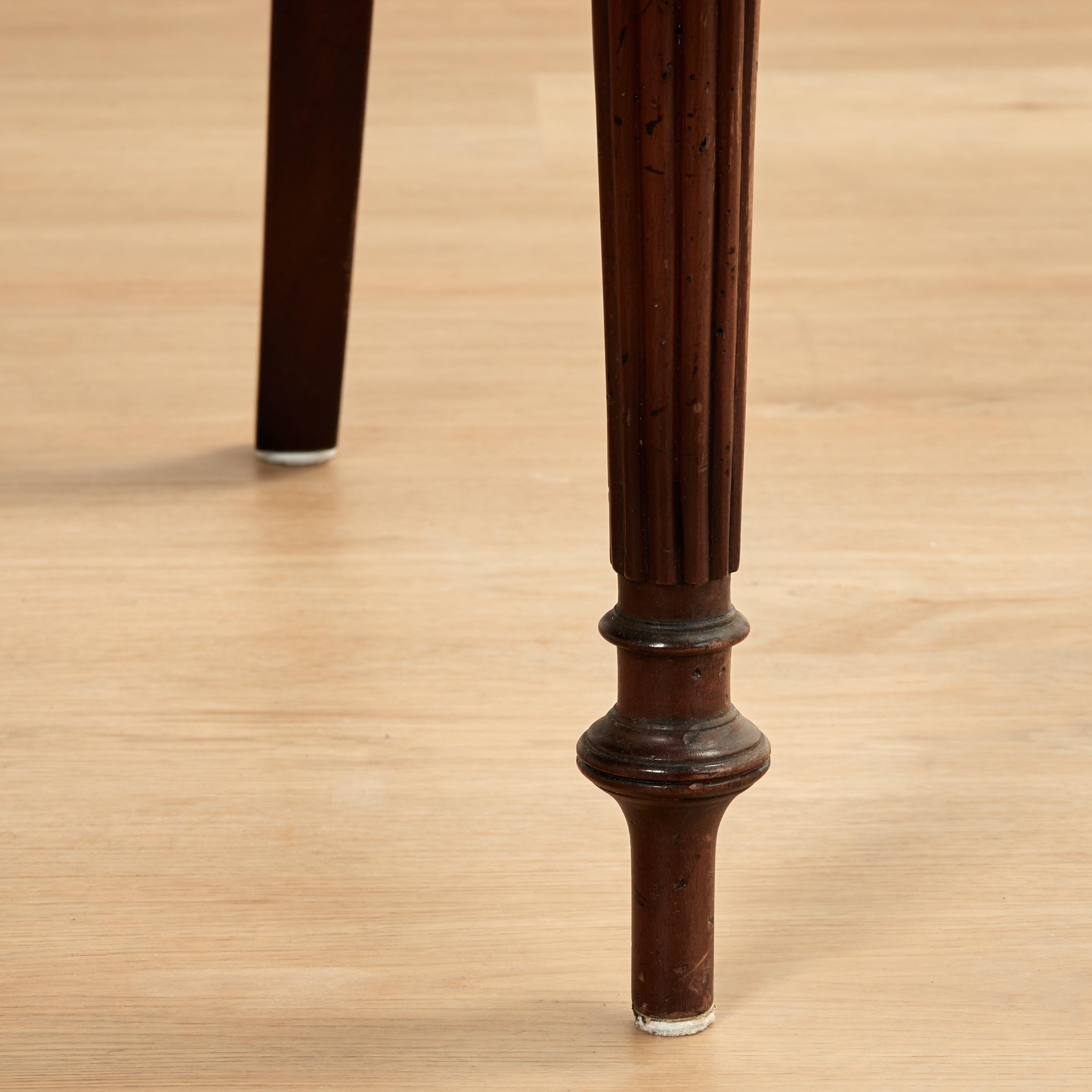 Vintage Ensemble de huit chaises de salle à manger de style British Colonial par Baker en vente 2