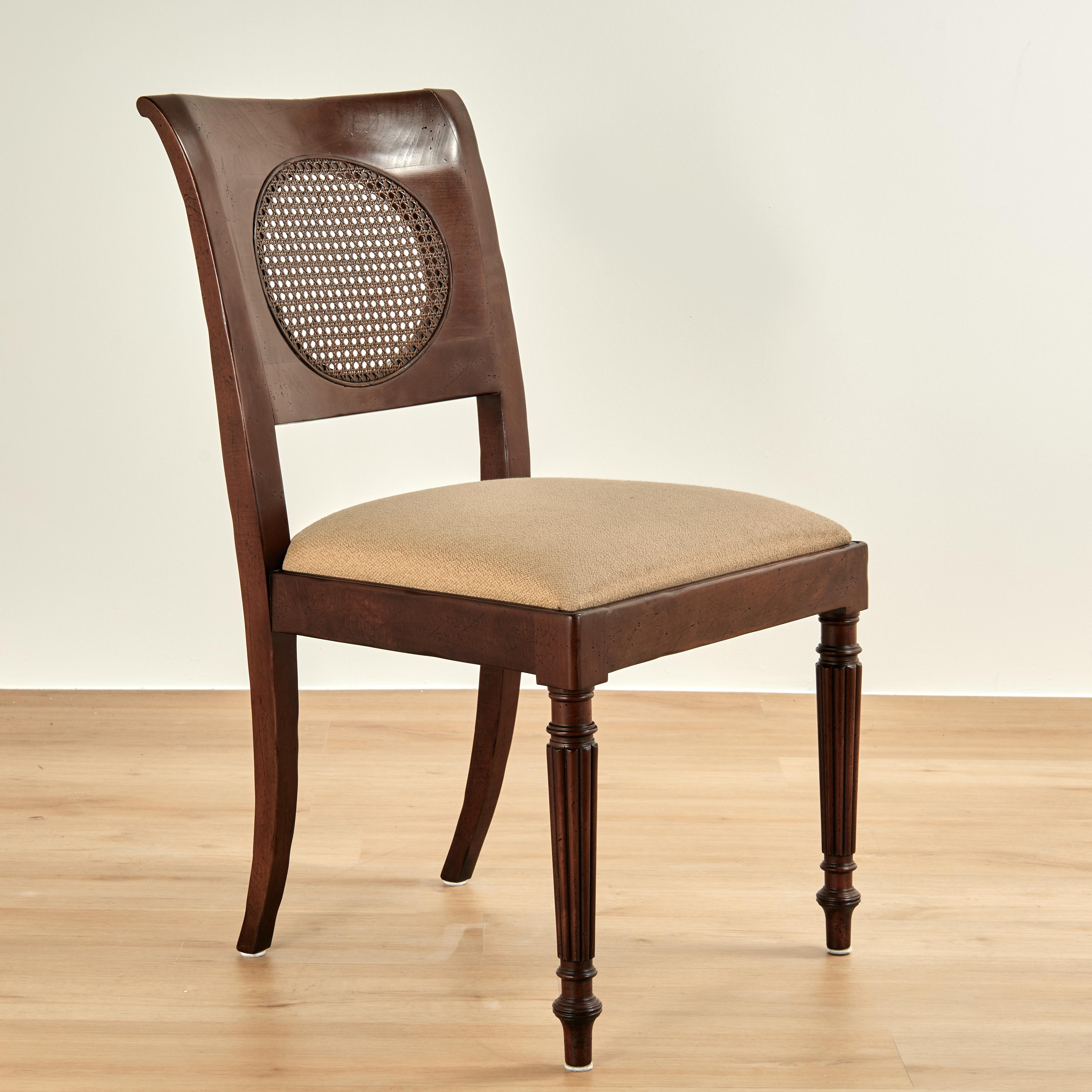 Vintage Ensemble de huit chaises de salle à manger de style British Colonial par Baker en vente 4