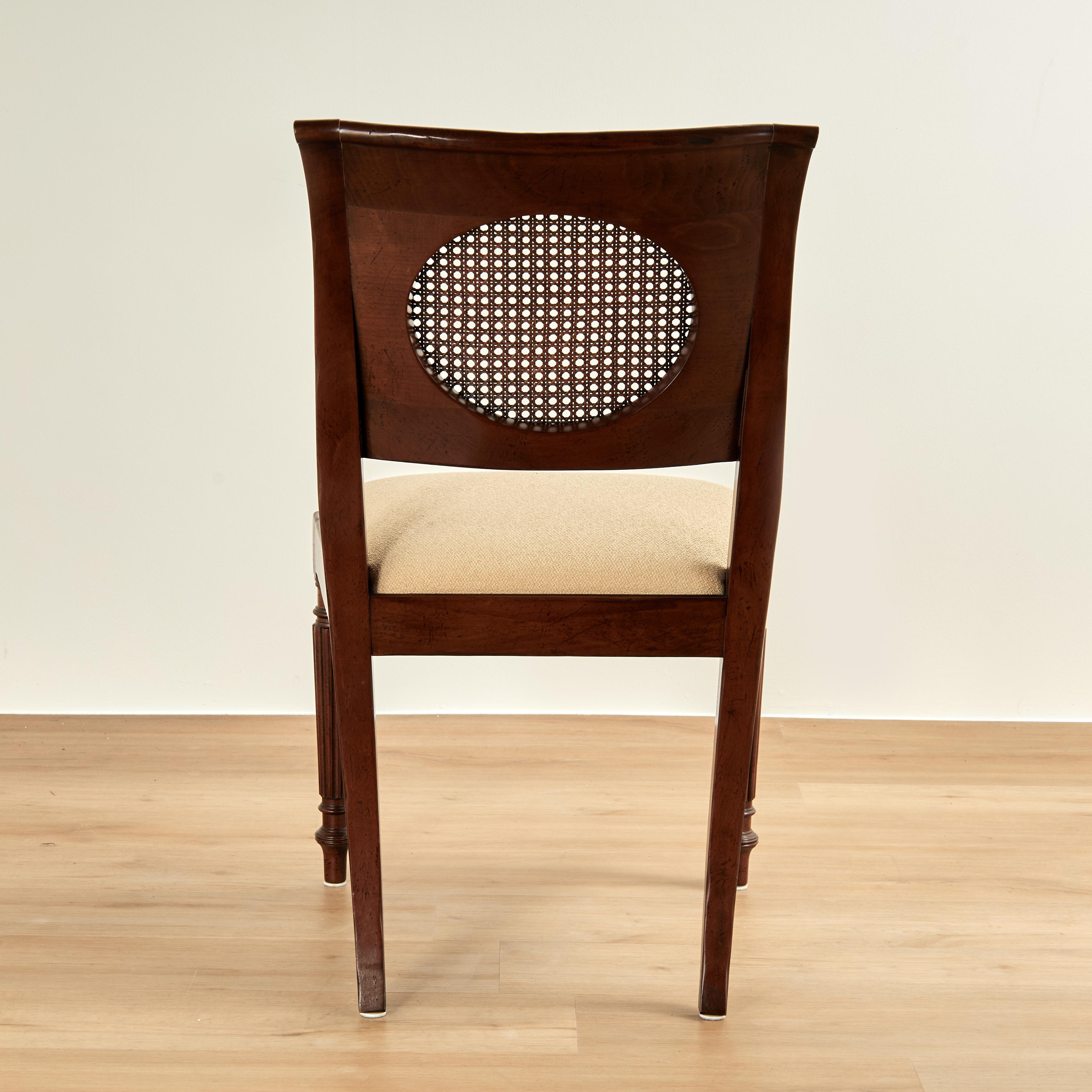 Vintage Ensemble de huit chaises de salle à manger de style British Colonial par Baker en vente 6