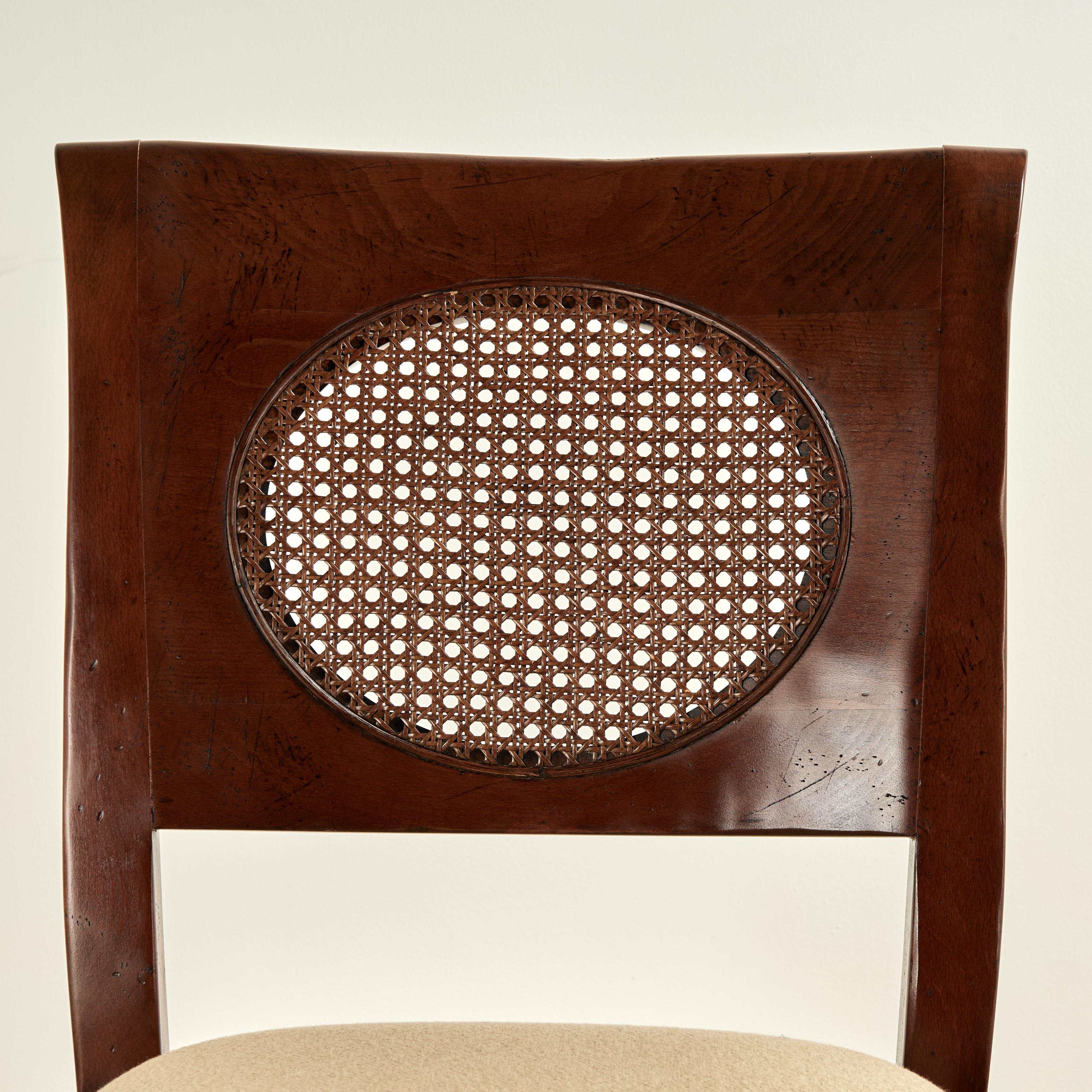 Vintage Ensemble de huit chaises de salle à manger de style British Colonial par Baker en vente 8