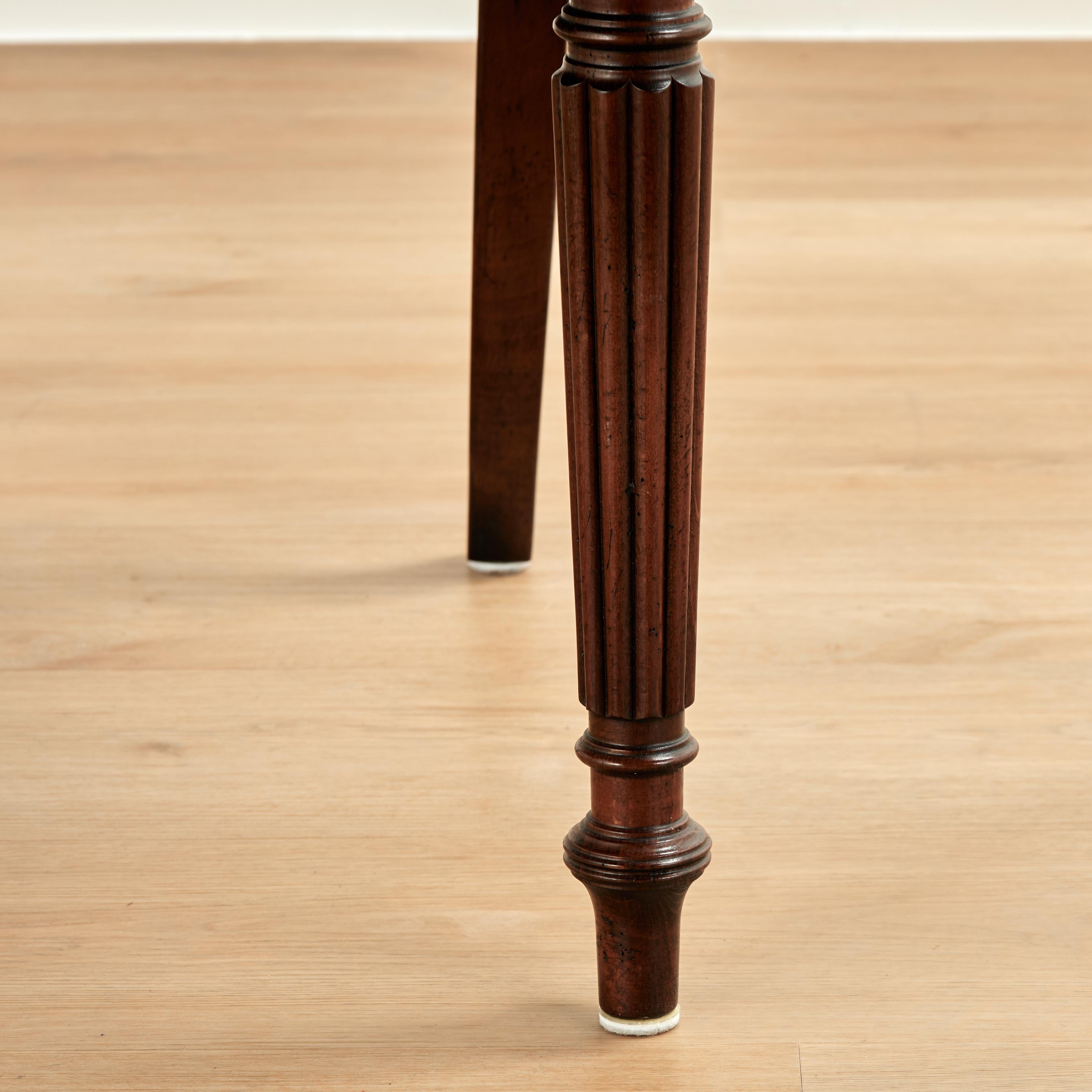 Vintage Ensemble de huit chaises de salle à manger de style British Colonial par Baker en vente 10