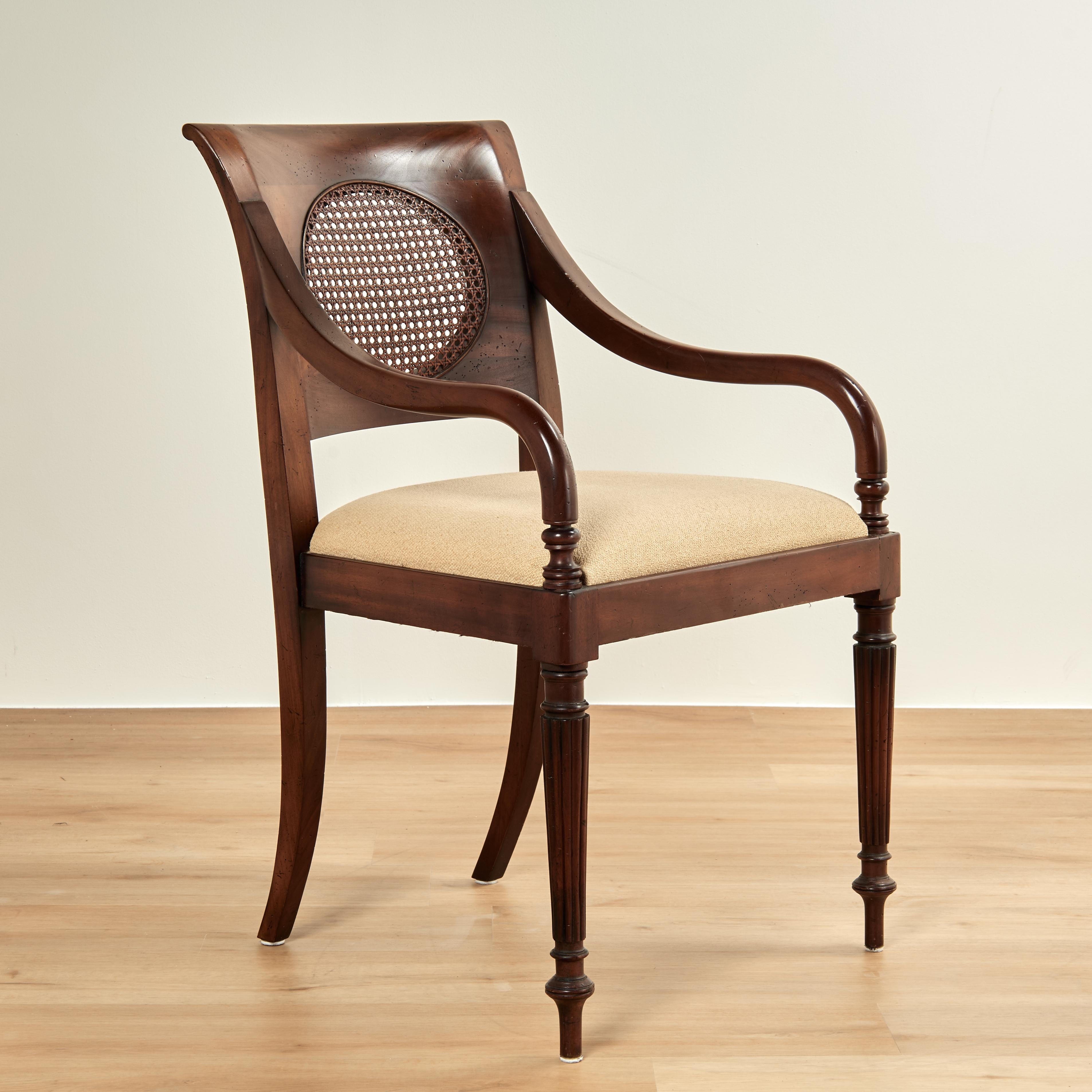 Colonial britannique Vintage Ensemble de huit chaises de salle à manger de style British Colonial par Baker en vente