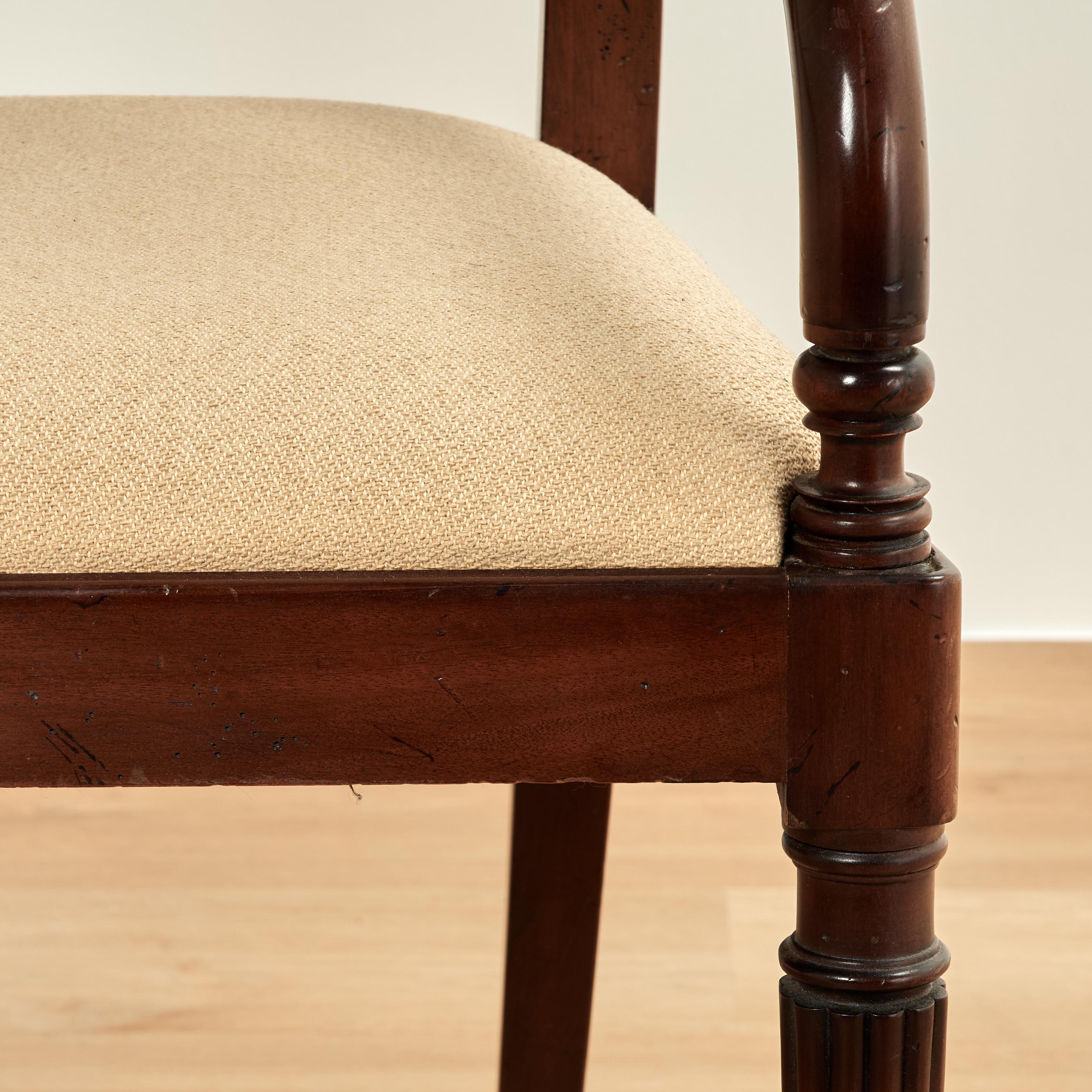 Vintage Ensemble de huit chaises de salle à manger de style British Colonial par Baker en vente 1