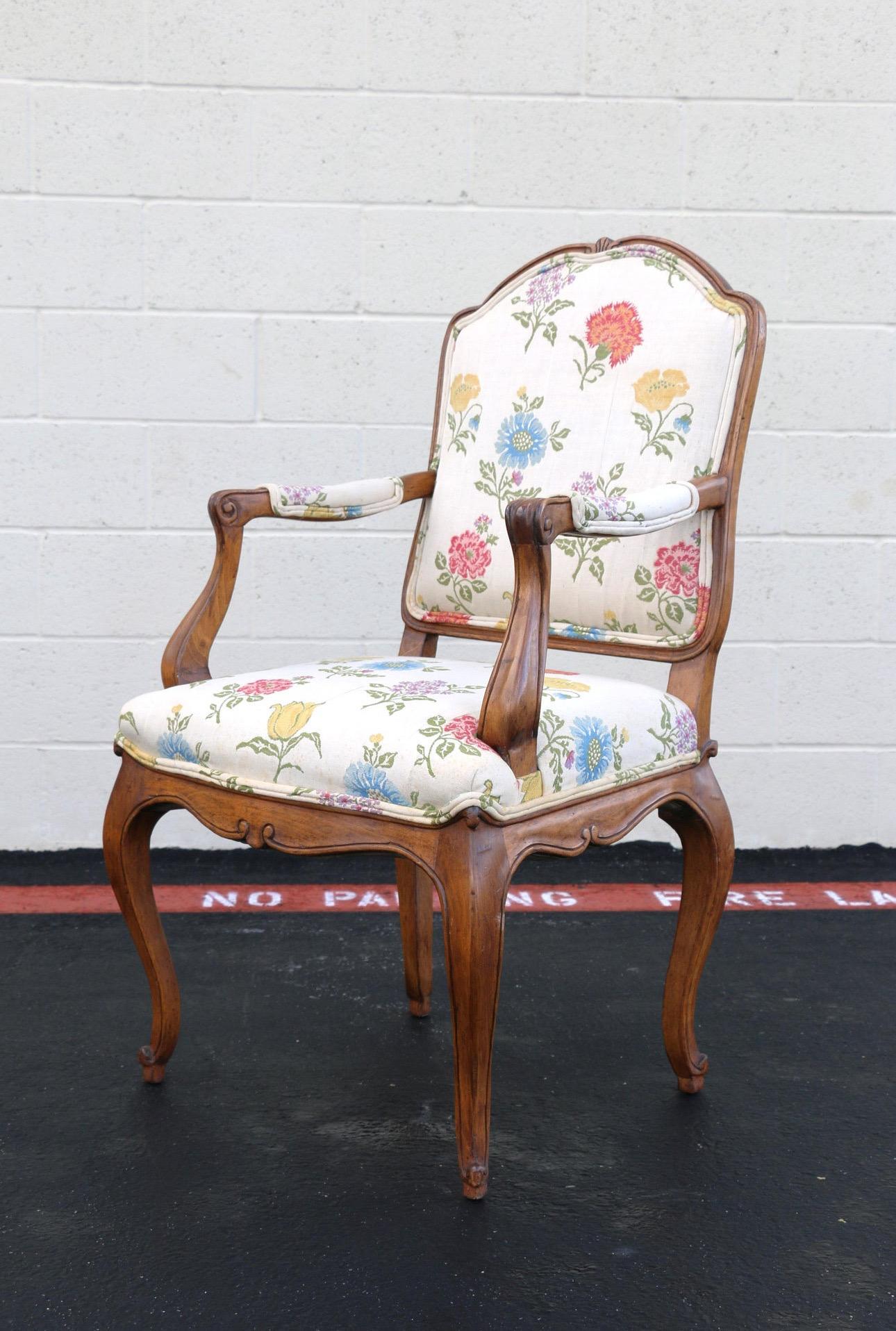 20th Century Vintage Set of Eight French Provincial Louis XV Style Dining Armchairs For Sale