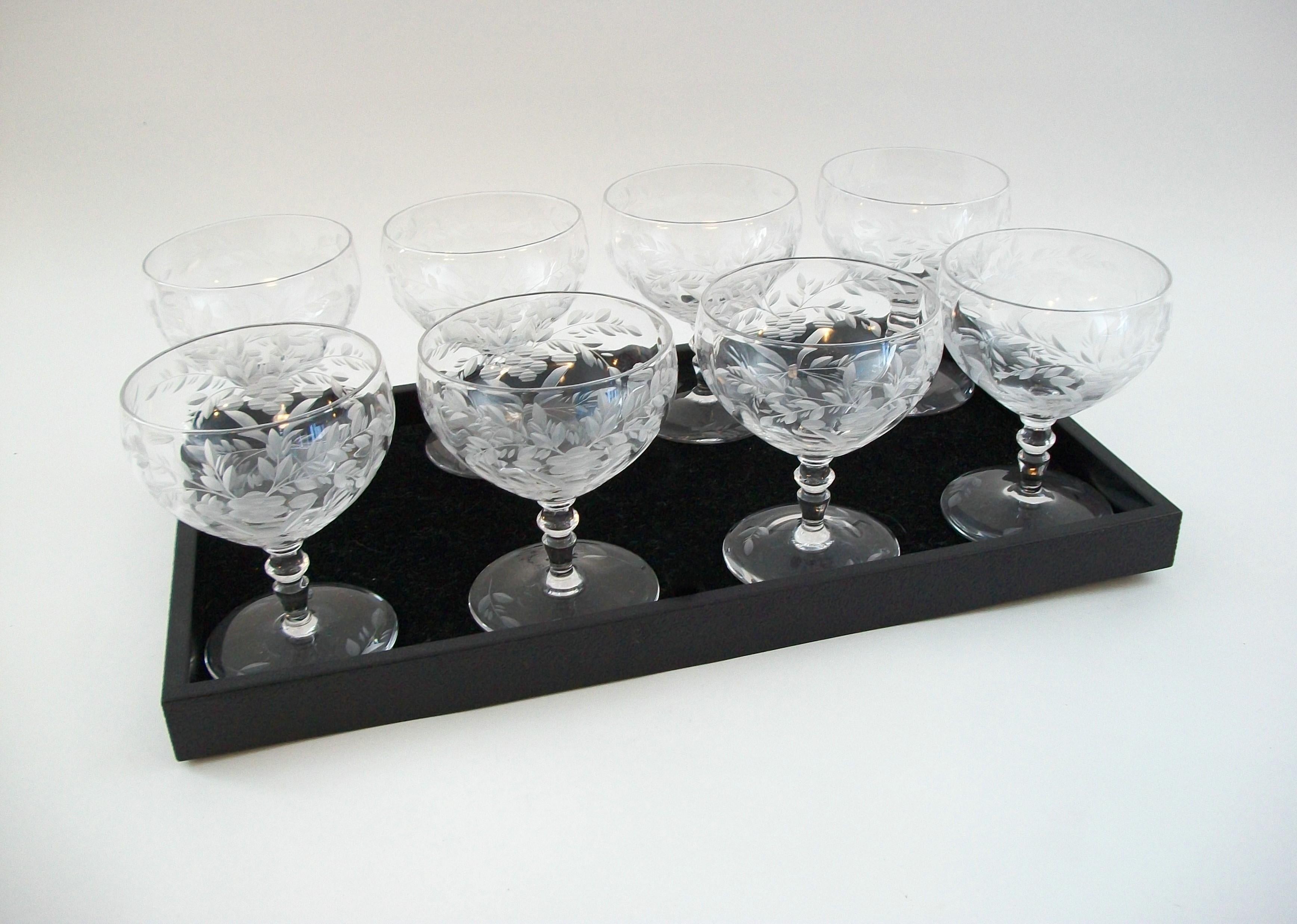 Vintage Set of Eight Wheel Cut Crystal Champagne Coupes - Circa 1930's For Sale 3