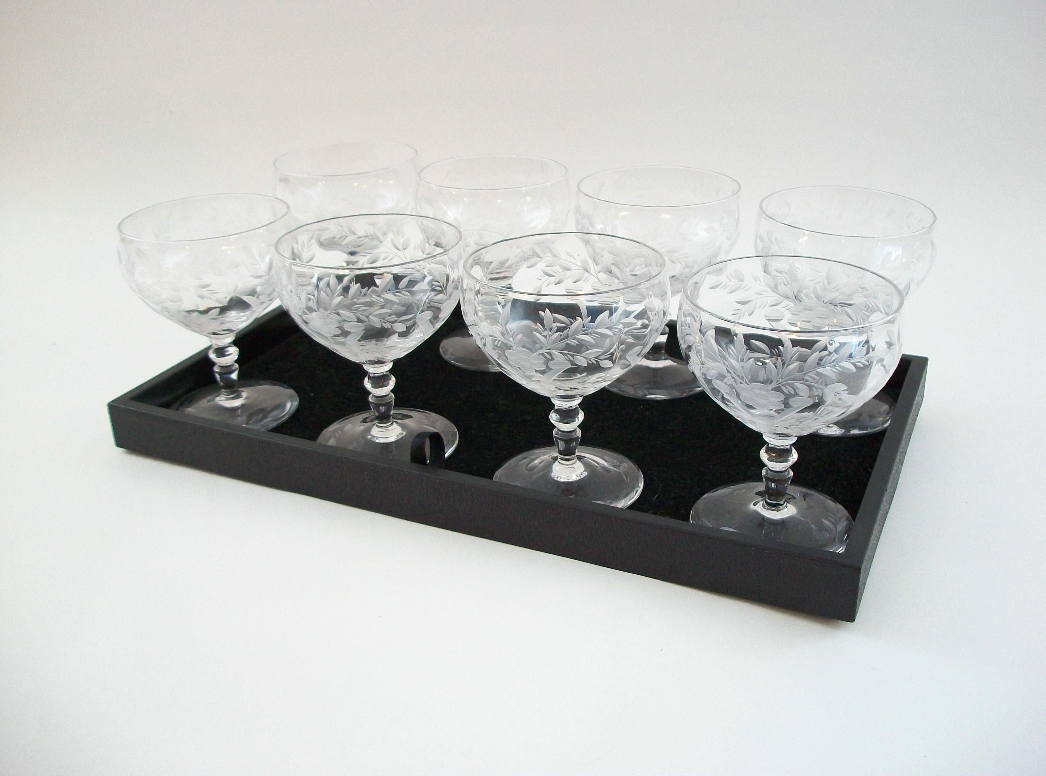 Vintage Set of Eight Wheel Cut Crystal Champagne Coupes - Circa 1930's For Sale 4