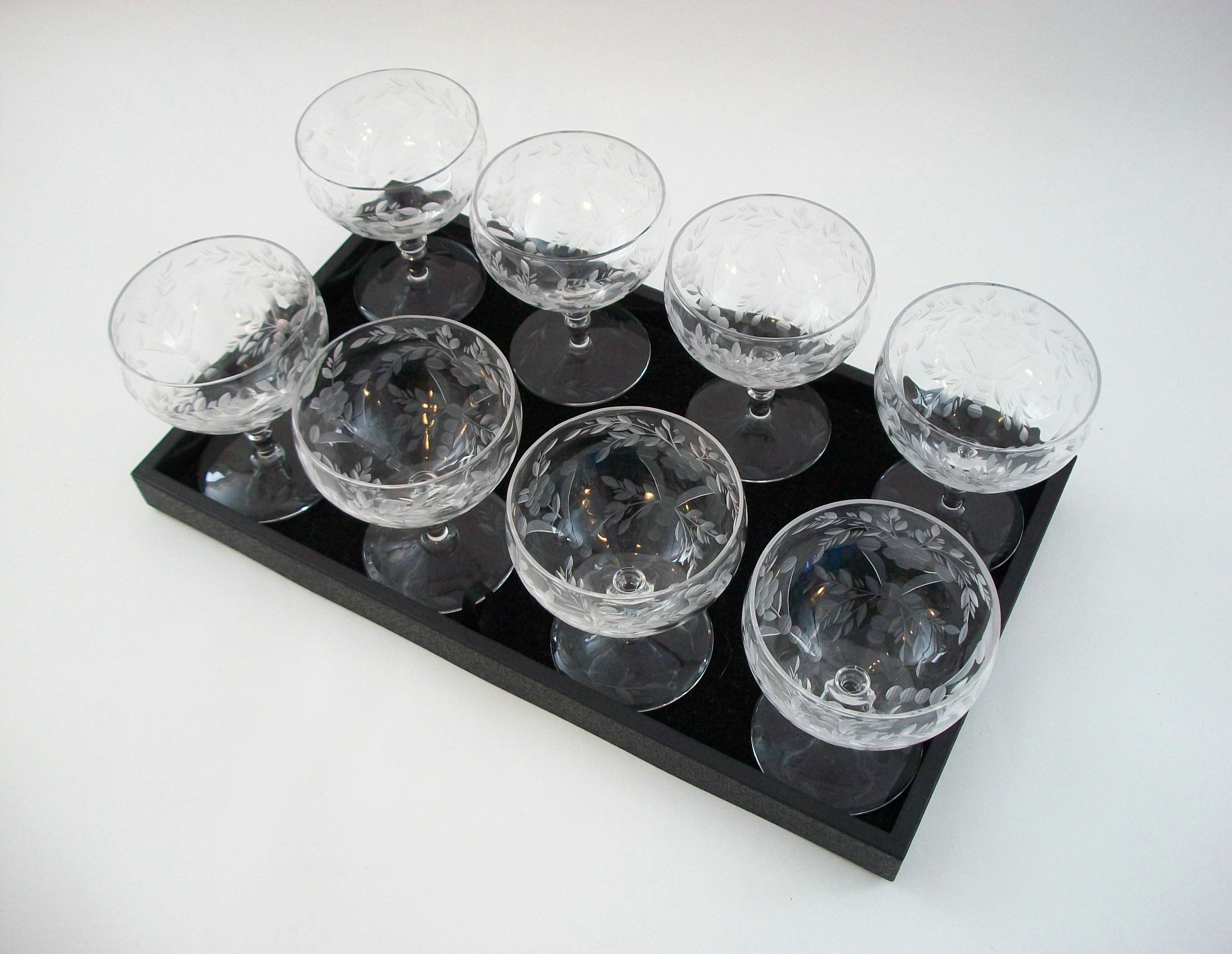 Vintage Set of Eight Wheel Cut Crystal Champagne Coupes - Circa 1930's For Sale 5