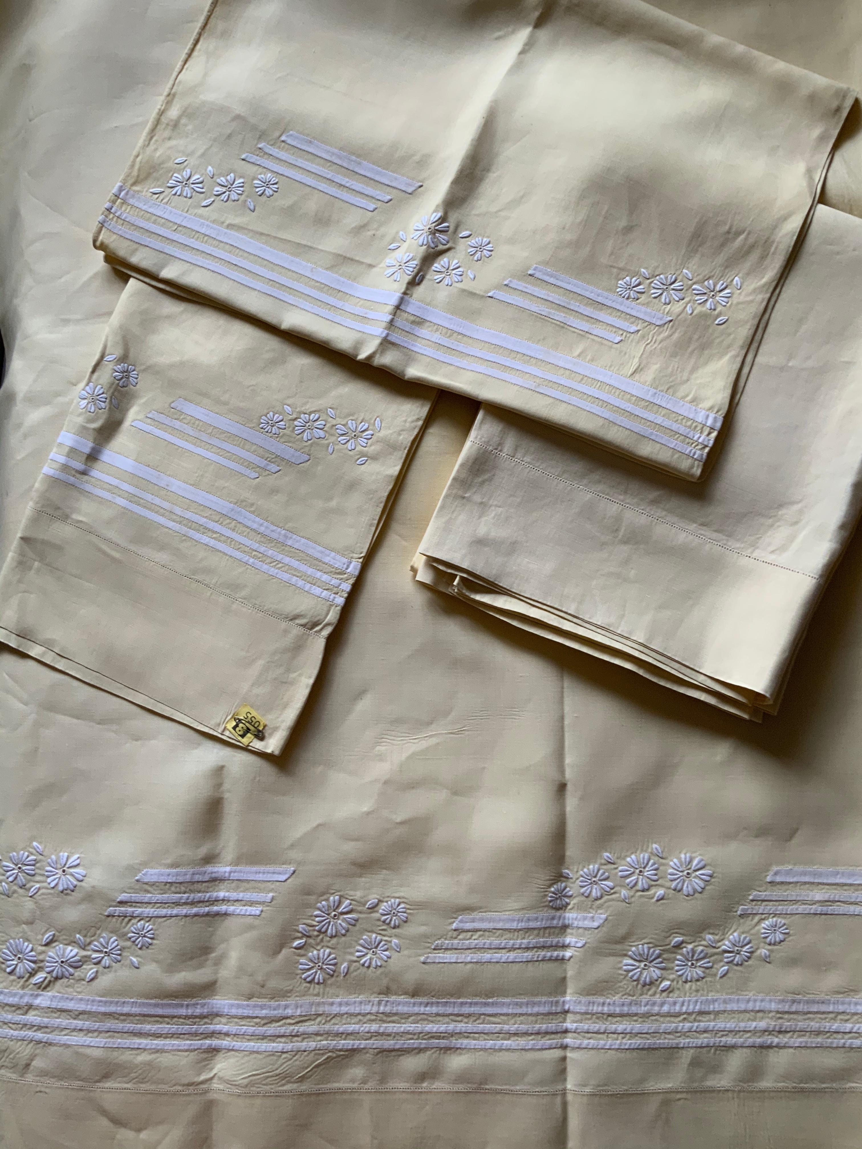 Vintage Set of Embroidered Bed Linen Full/Queen Flat Sheets/Pillowcases 2