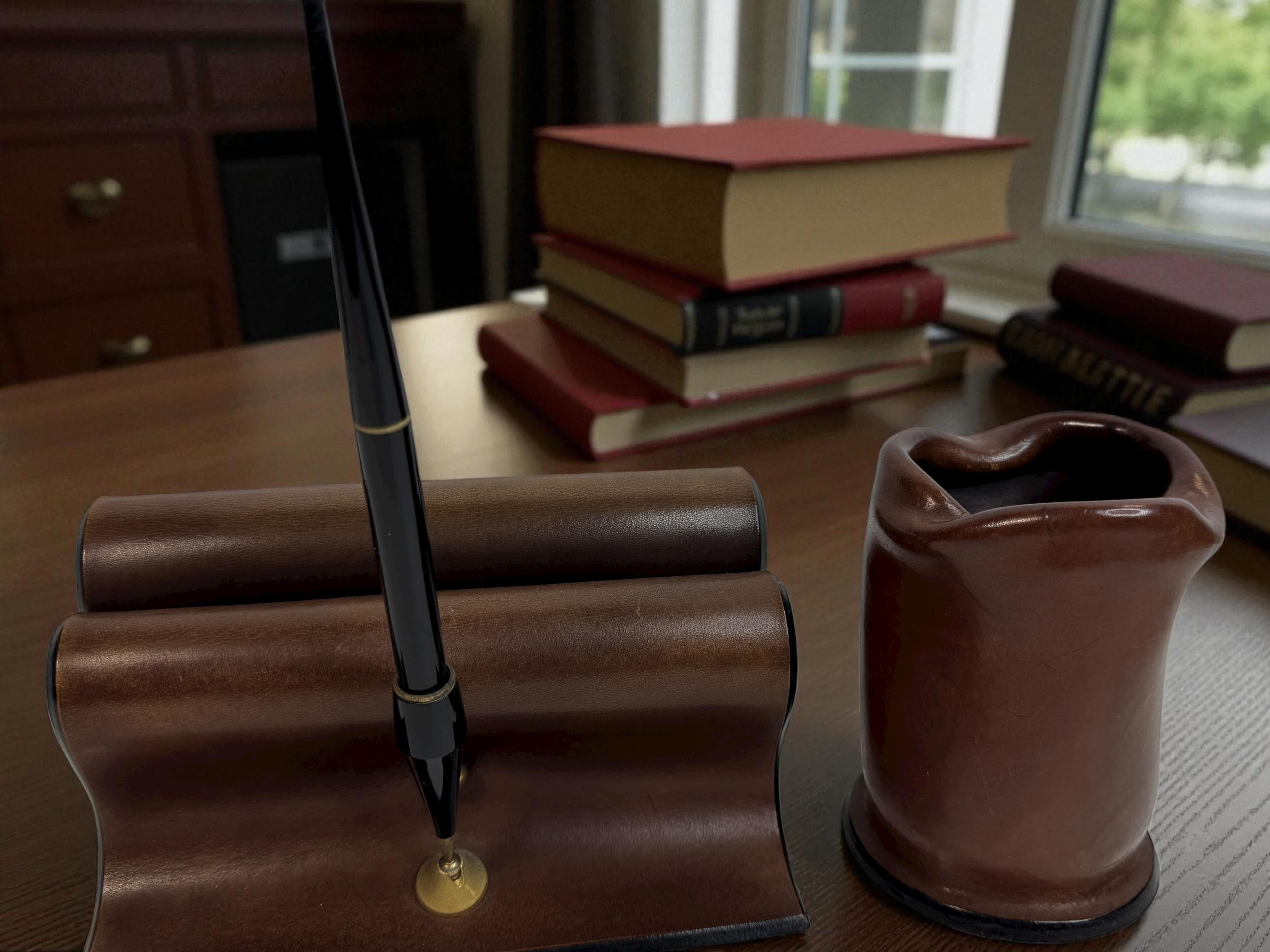 Vintage Set von Fife Leder Schreibtisch Zubehör, Mitte des 20. Jahrhunderts Italien 1950er Jahre im Angebot 10