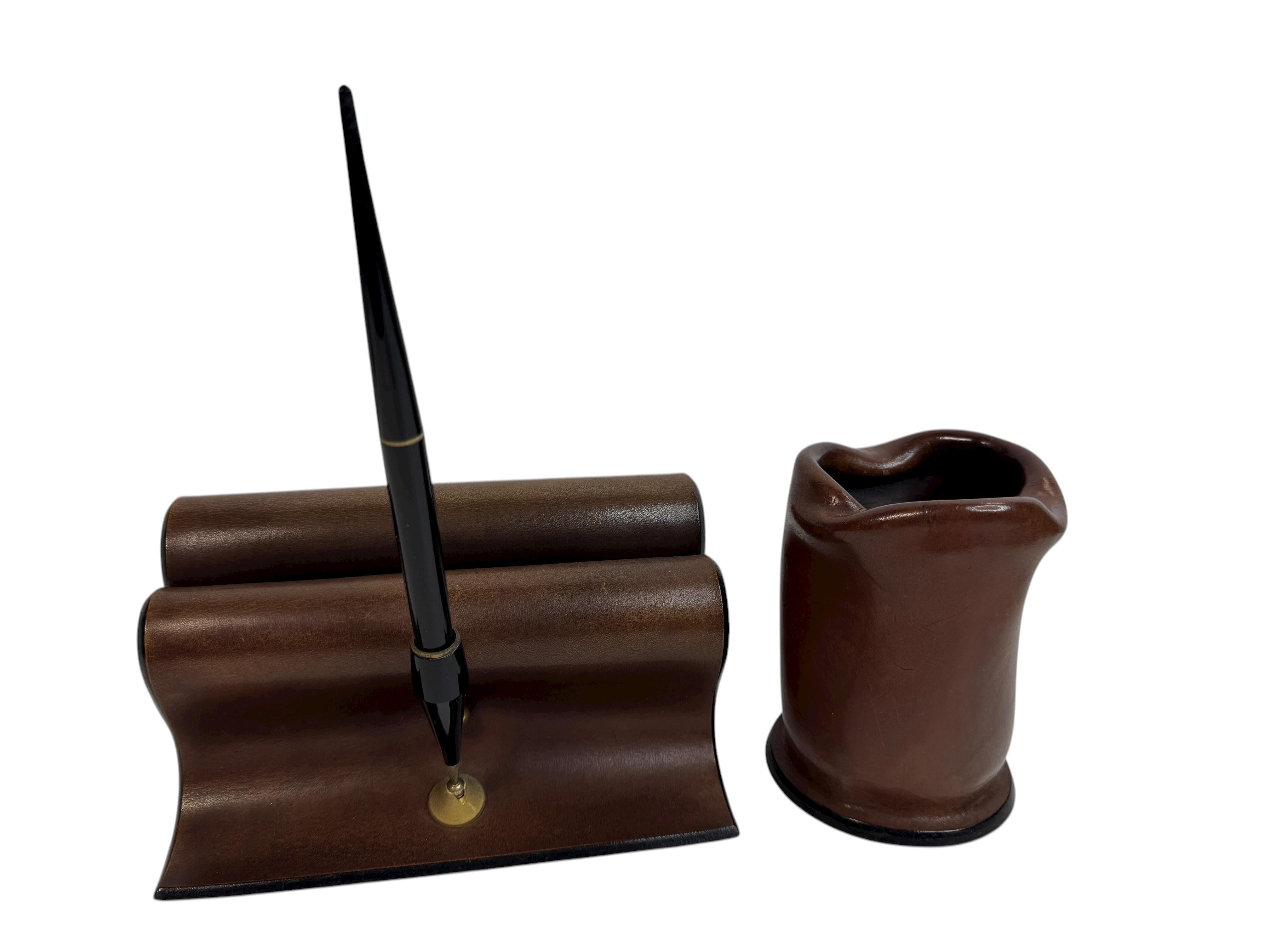 Vintage Set von Fife Leder Schreibtisch Zubehör, Mitte des 20. Jahrhunderts Italien 1950er Jahre im Zustand „Gut“ im Angebot in Nuernberg, DE