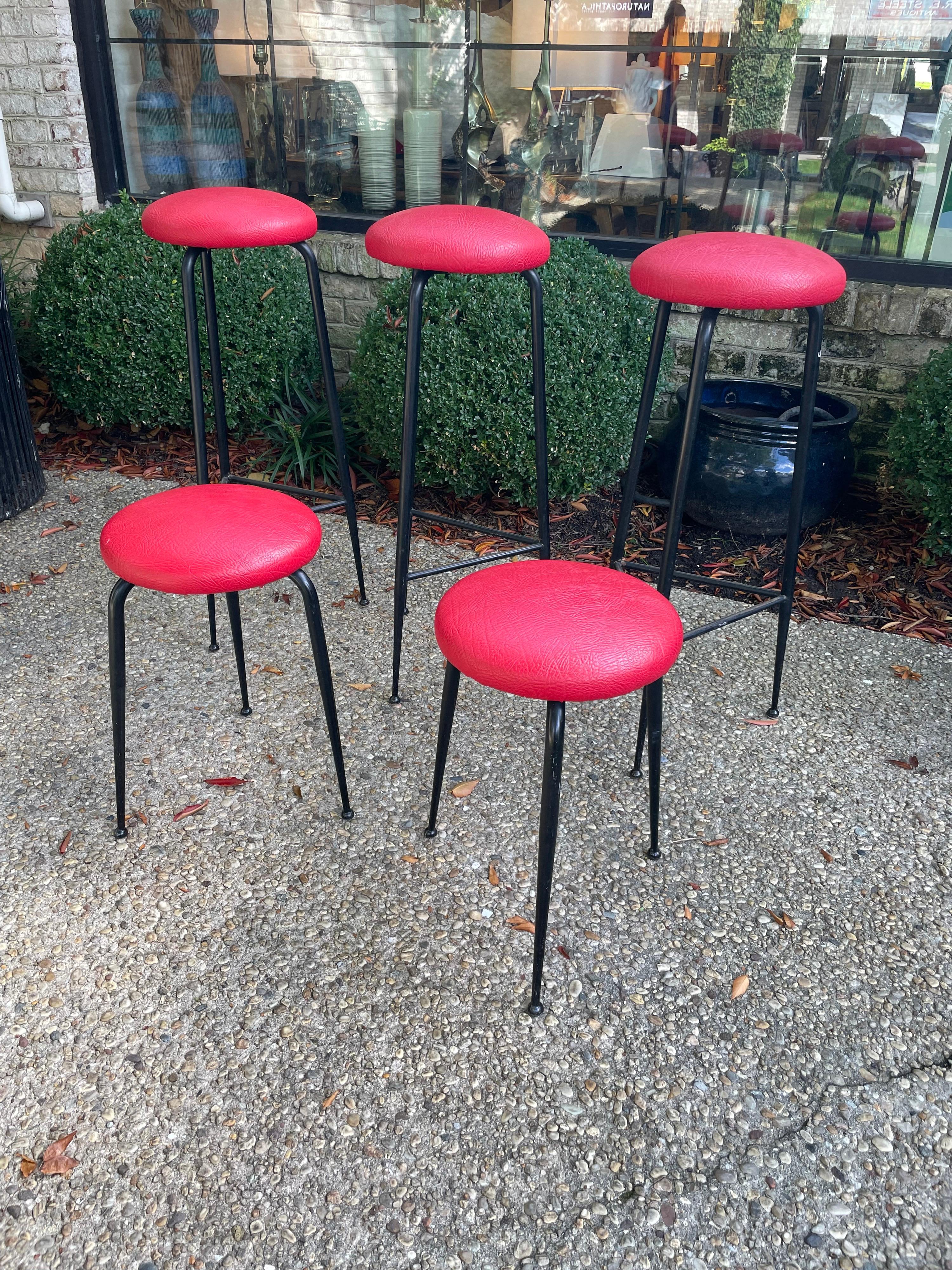 Ensemble vintage de cinq tabourets italiens '5' de style Ponti en vente 3