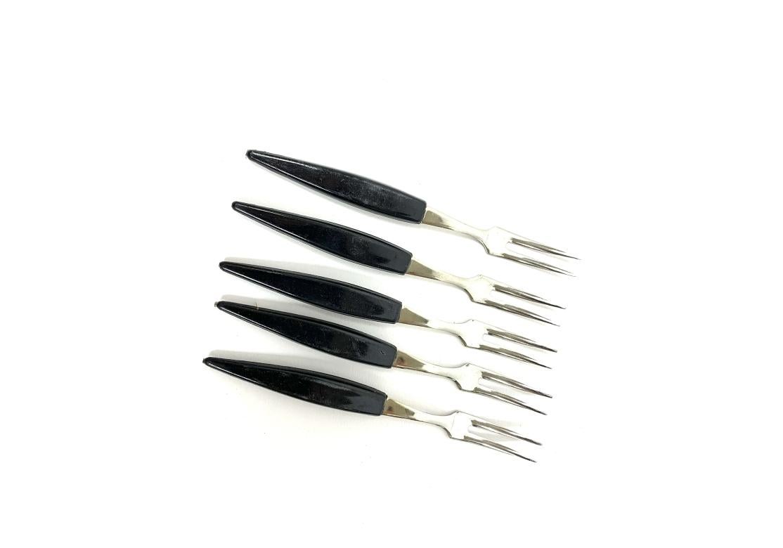 Vintage Set Of Five Japanese Canapé Plates With Forks In Calligraphic Wood Case For Sale 4