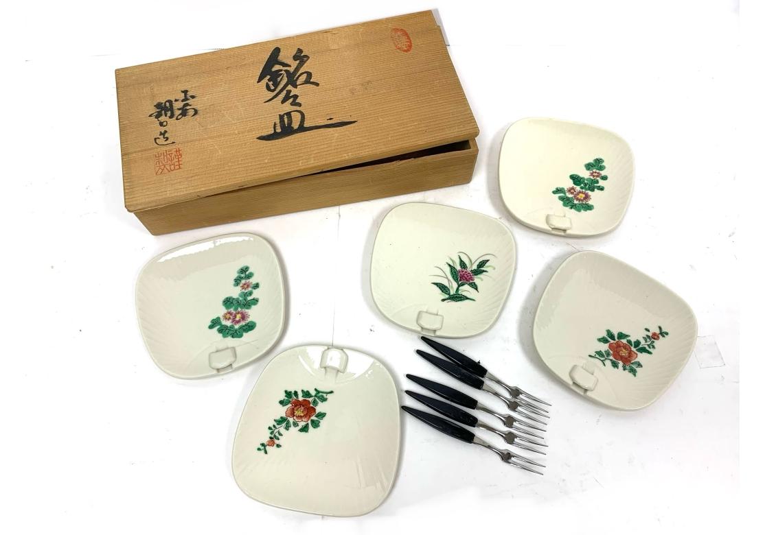 Vintage Set Of Five Japanese Canapé Plates With Forks In Calligraphic Wood Case For Sale 9