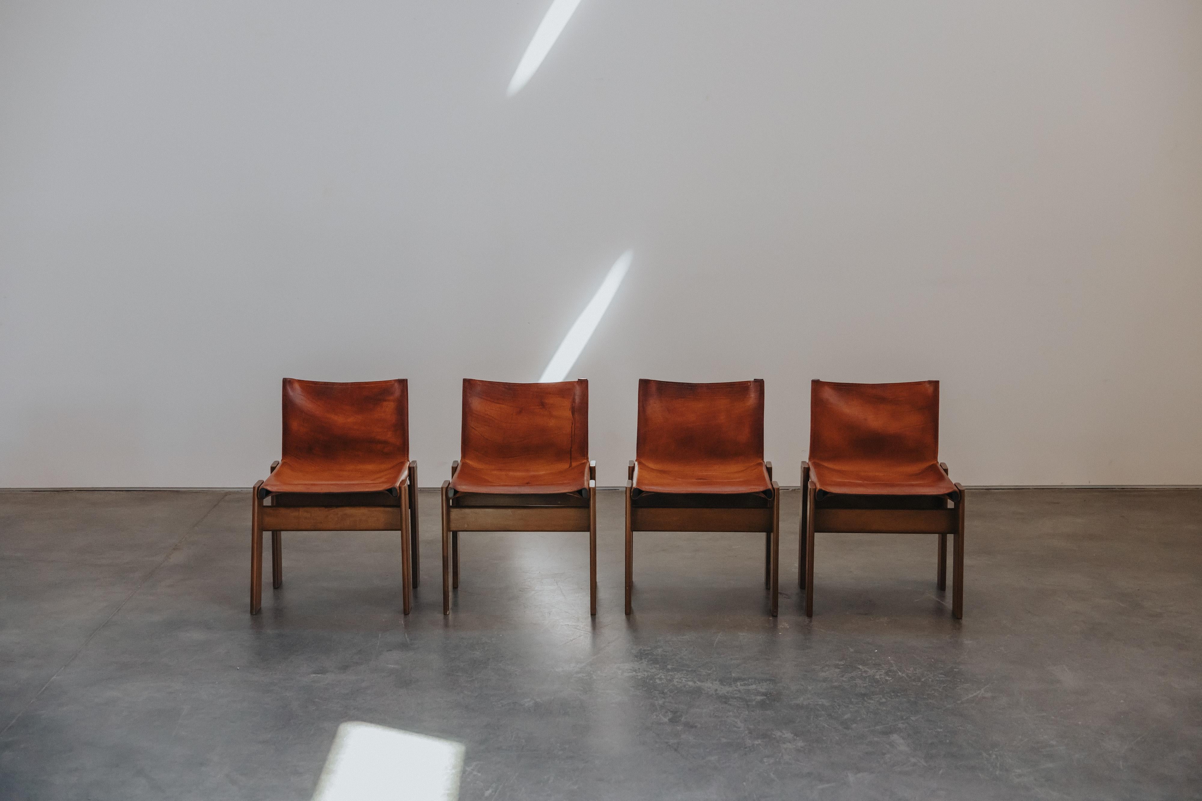 Set di quattro sedie 