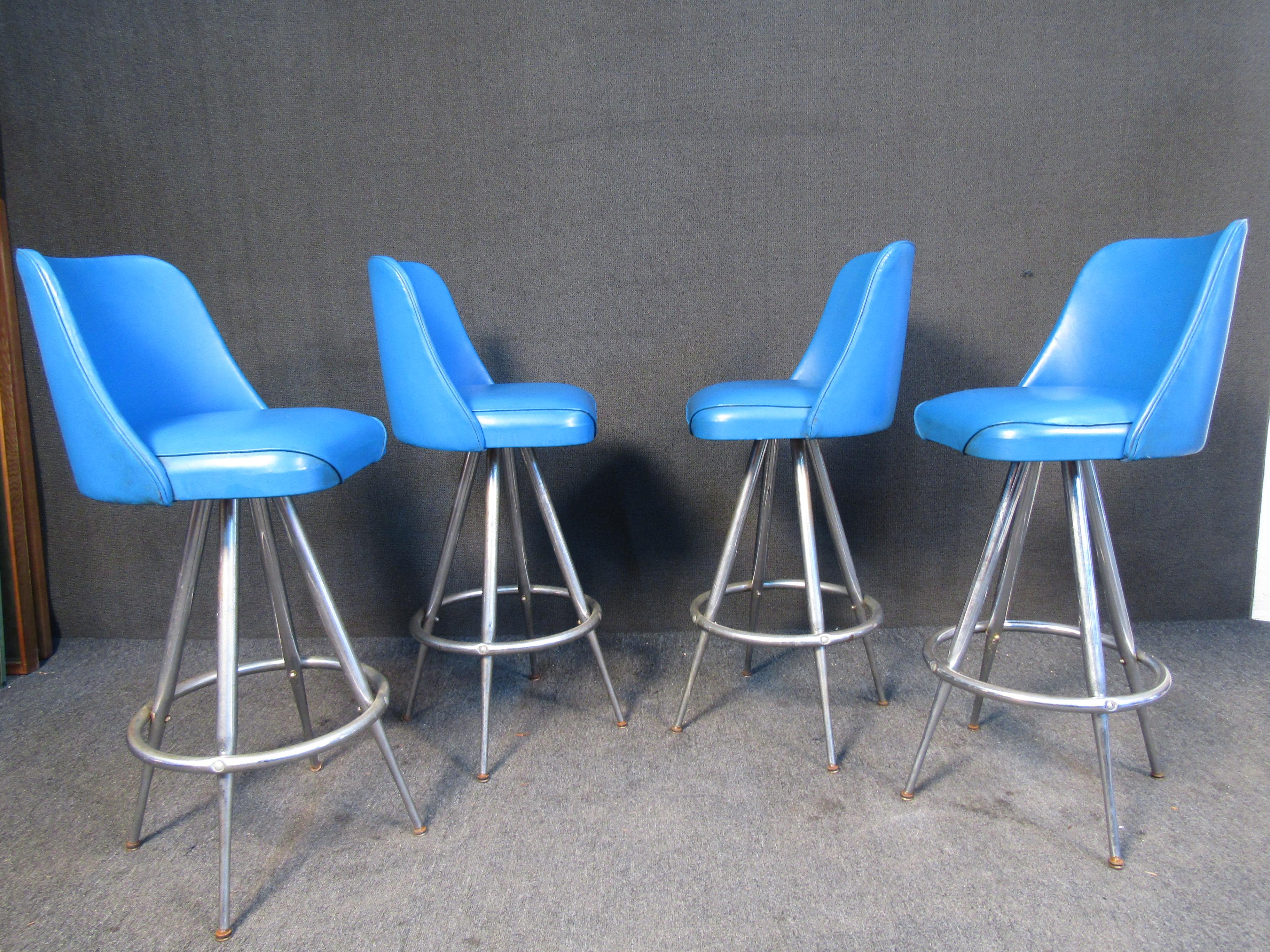 Vintage Set of Four Bar Stools In Good Condition In Brooklyn, NY