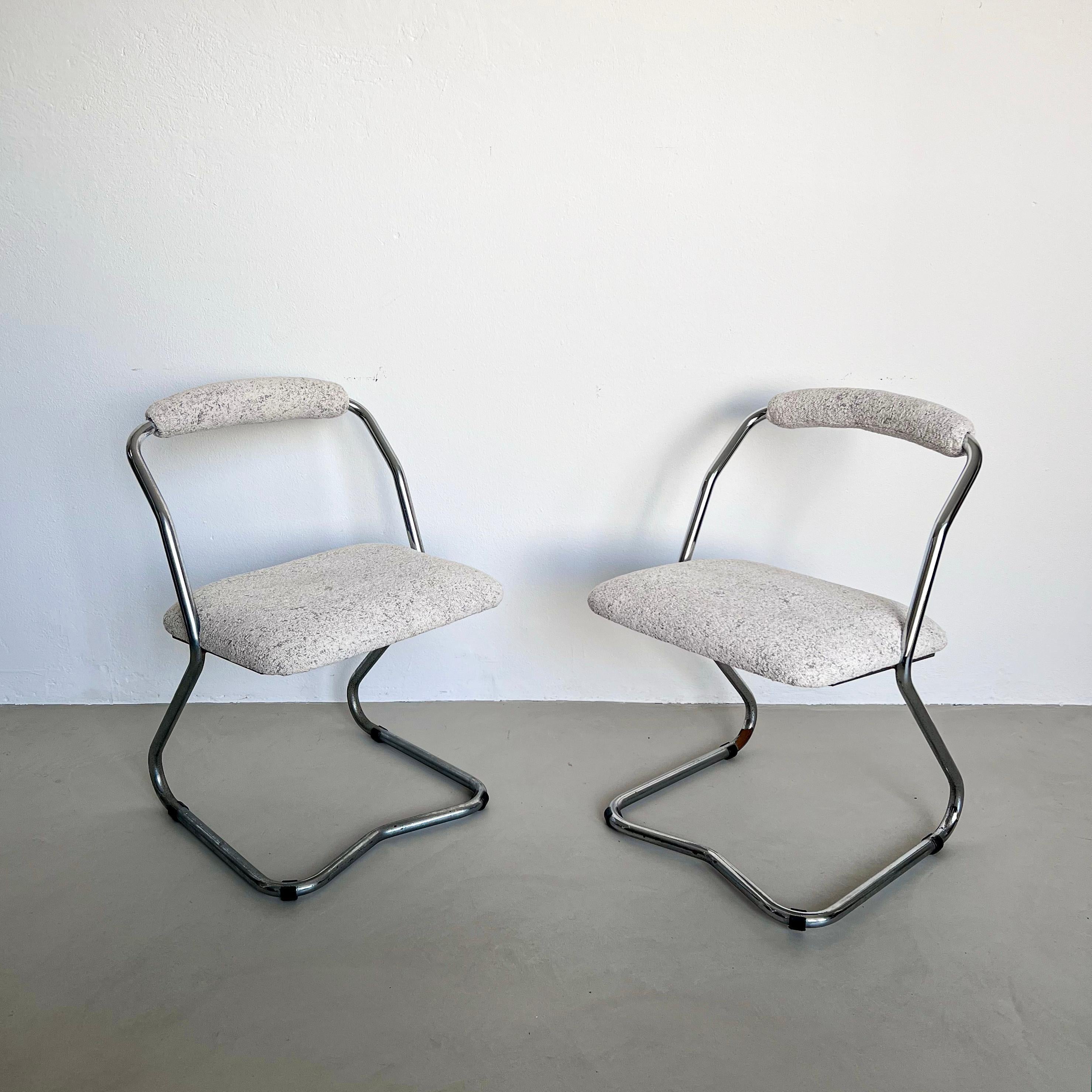 Italian Vintage Set of Four Chromed Metal Dining Room Chairs in White Bouclé Upholstery For Sale