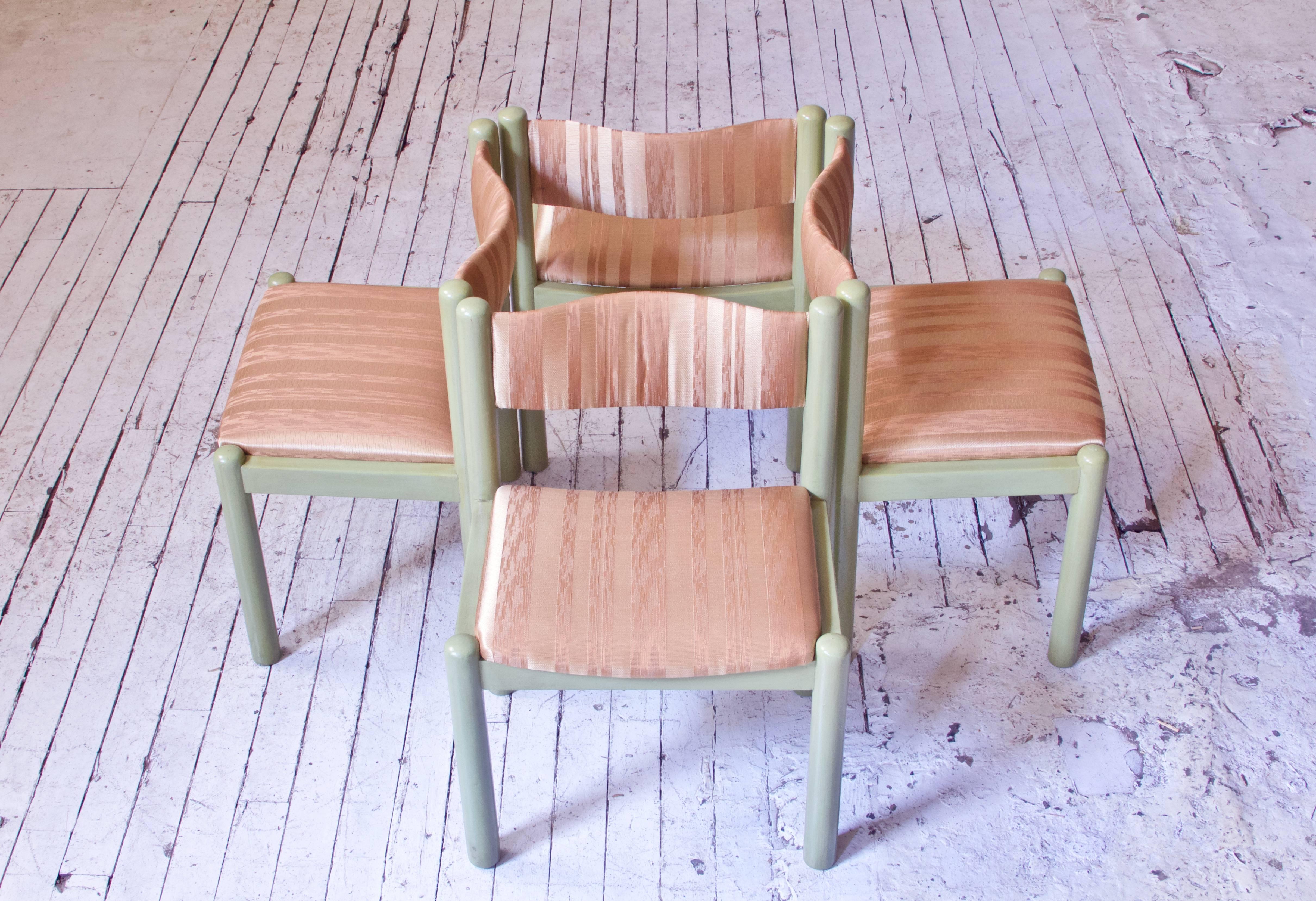 Vintage Set of Four Magistretti Chairs in Silk and Glazed Oak, Italy, 1960s For Sale 3