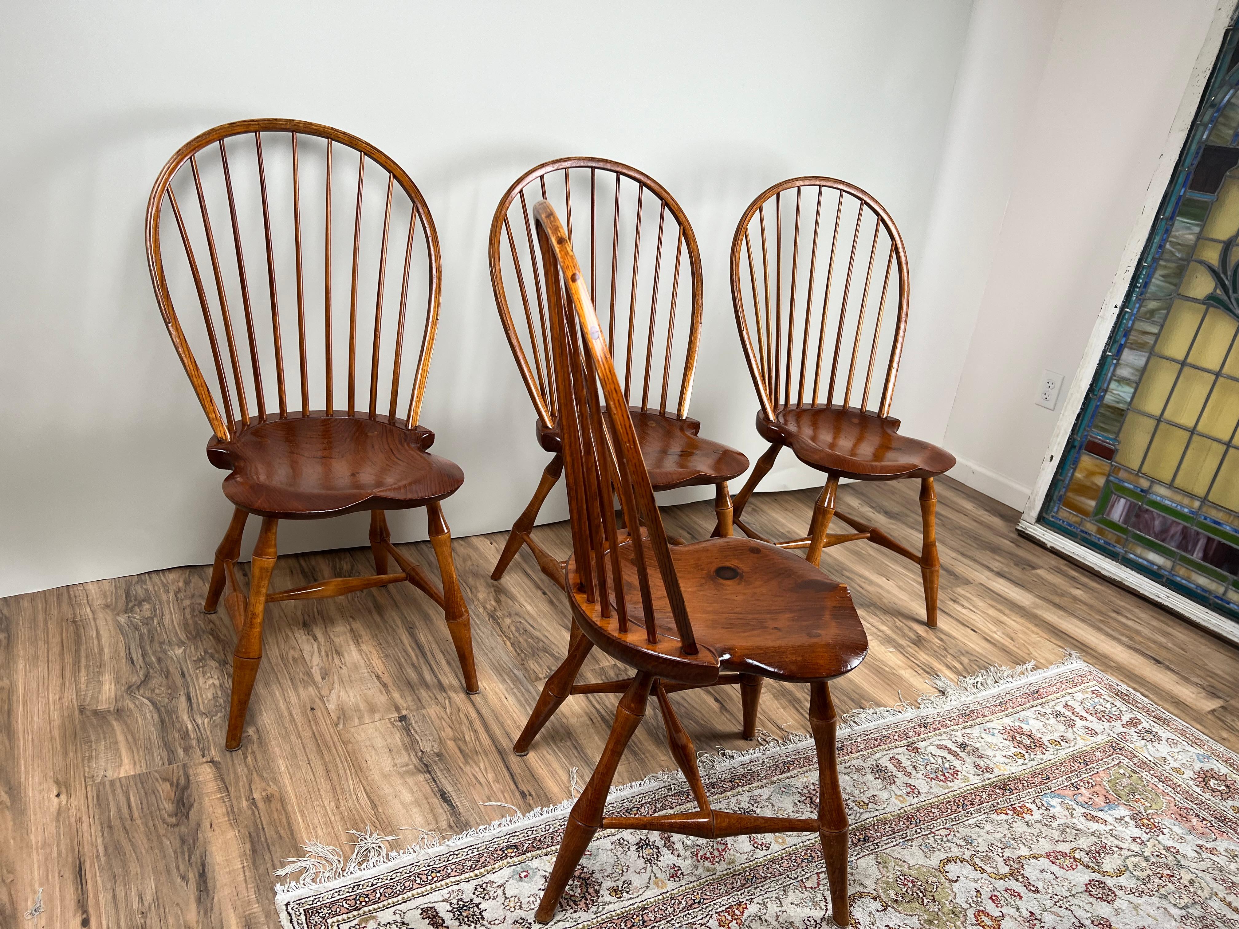 Colonial américain Vintage Set of Four D.R. Chaises Windsor à dossier arrondi Dimes (Bambou) en vente