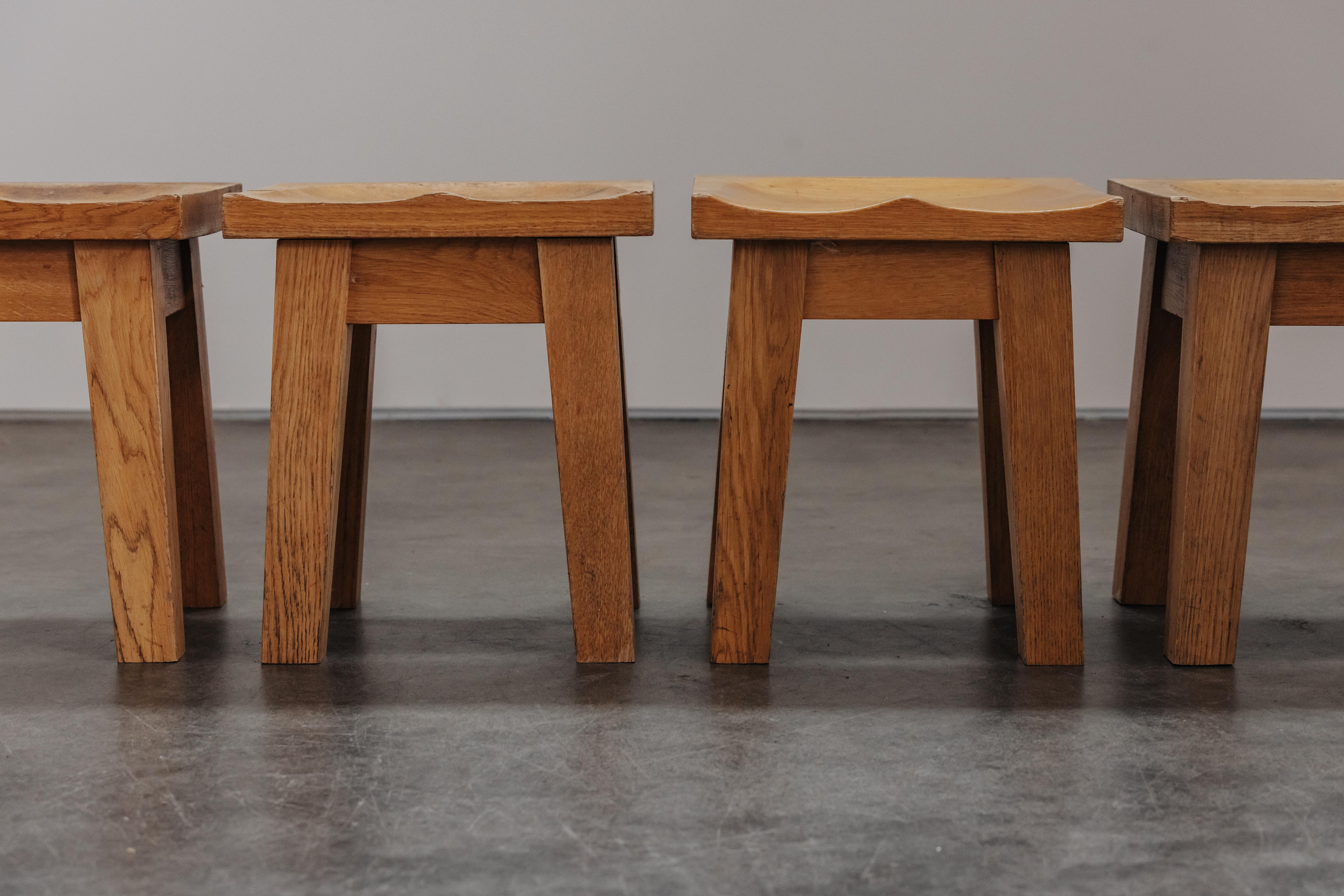 Quercia Set di quattro sgabelli vintage in Oak provenienti dalla Francia, CIRCA 1960 in vendita