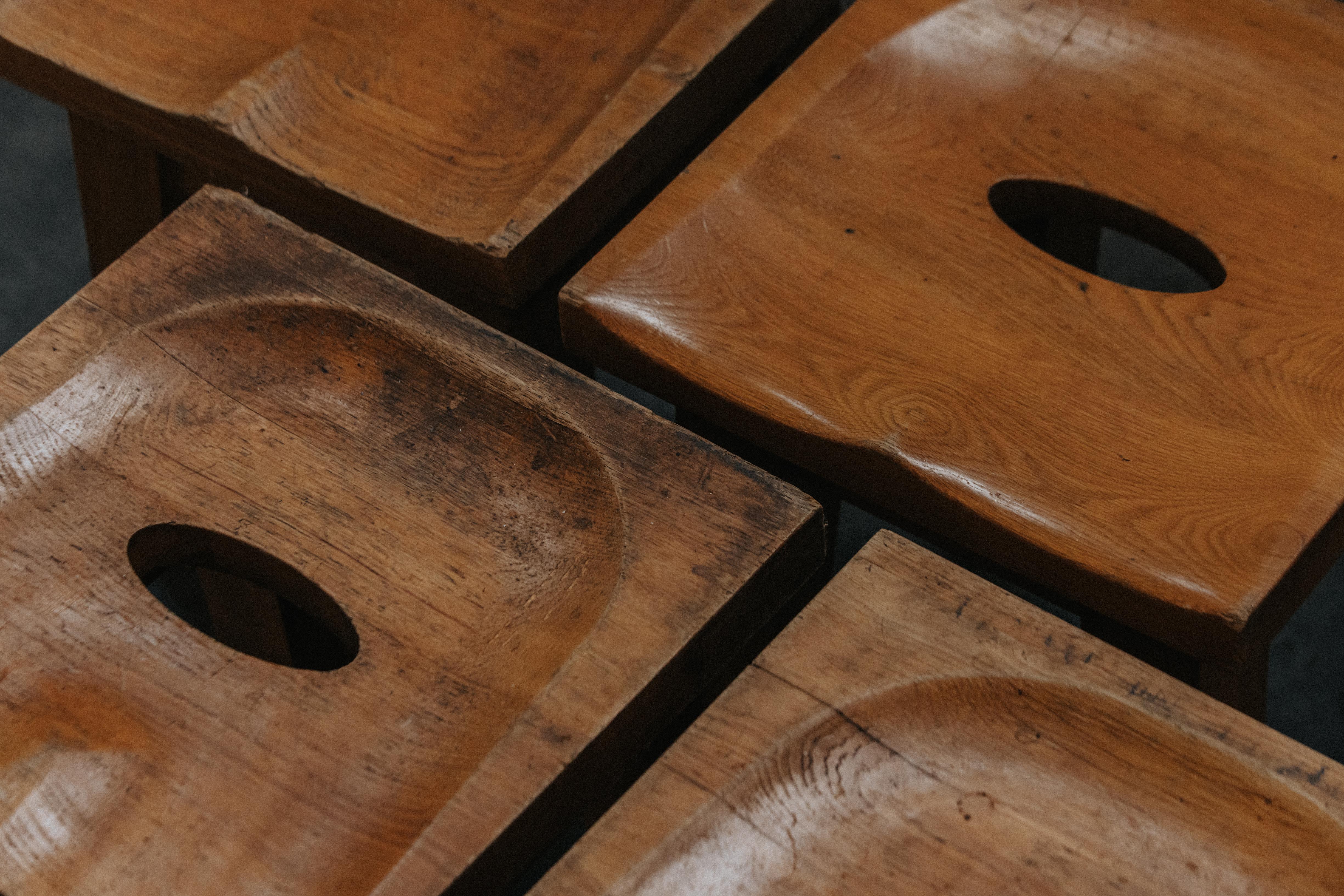 Set di quattro sgabelli vintage in Oak provenienti dalla Francia, CIRCA 1960 in vendita 1