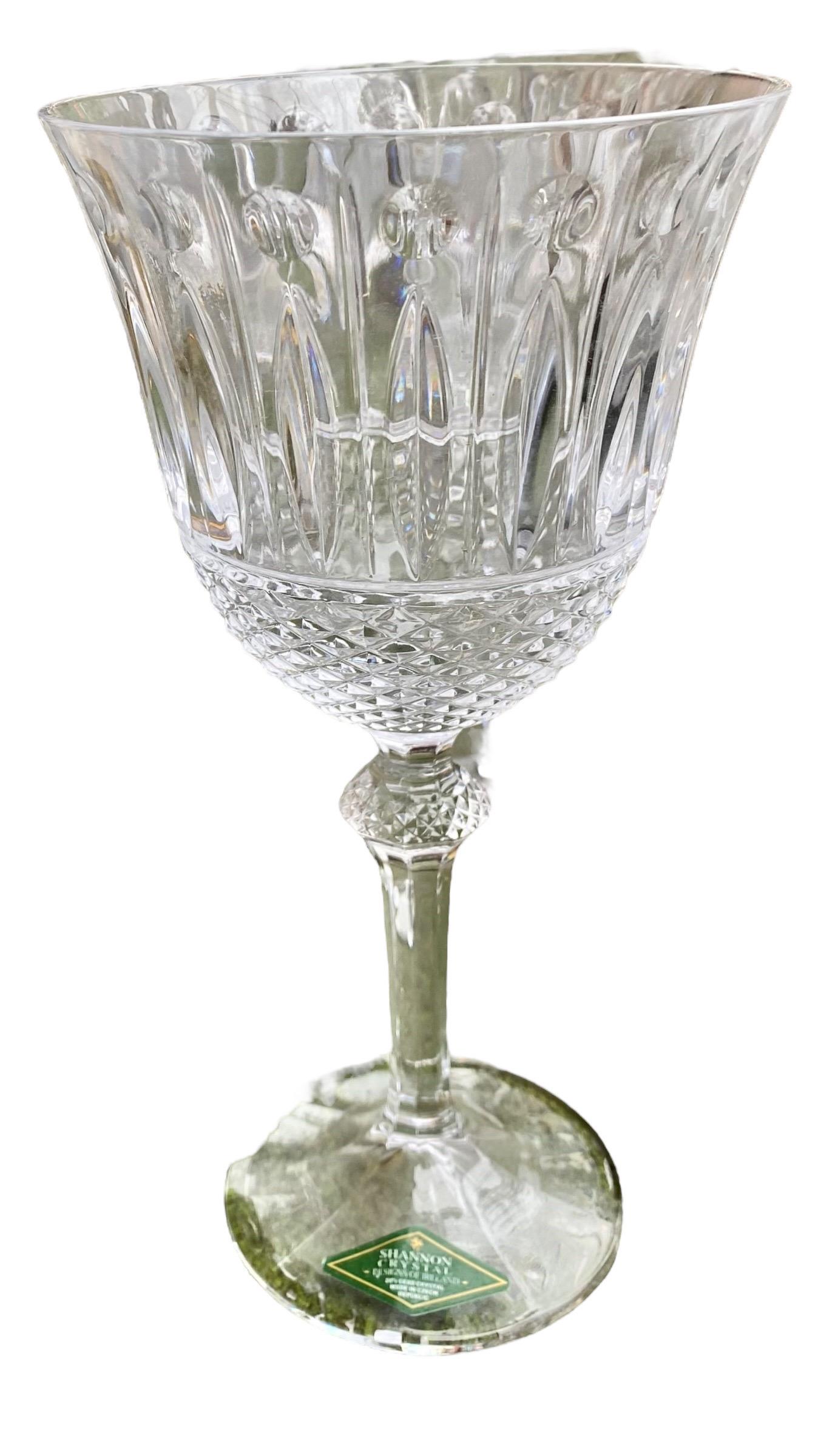 Offered for sale are four stemmed
Shannon by Godinger Sutton Place
Crystal water goblets, features are vertical cuts and crisscross pattern on upper portion of the bowl, stem has a button that is cut, both still retain original paper labels still