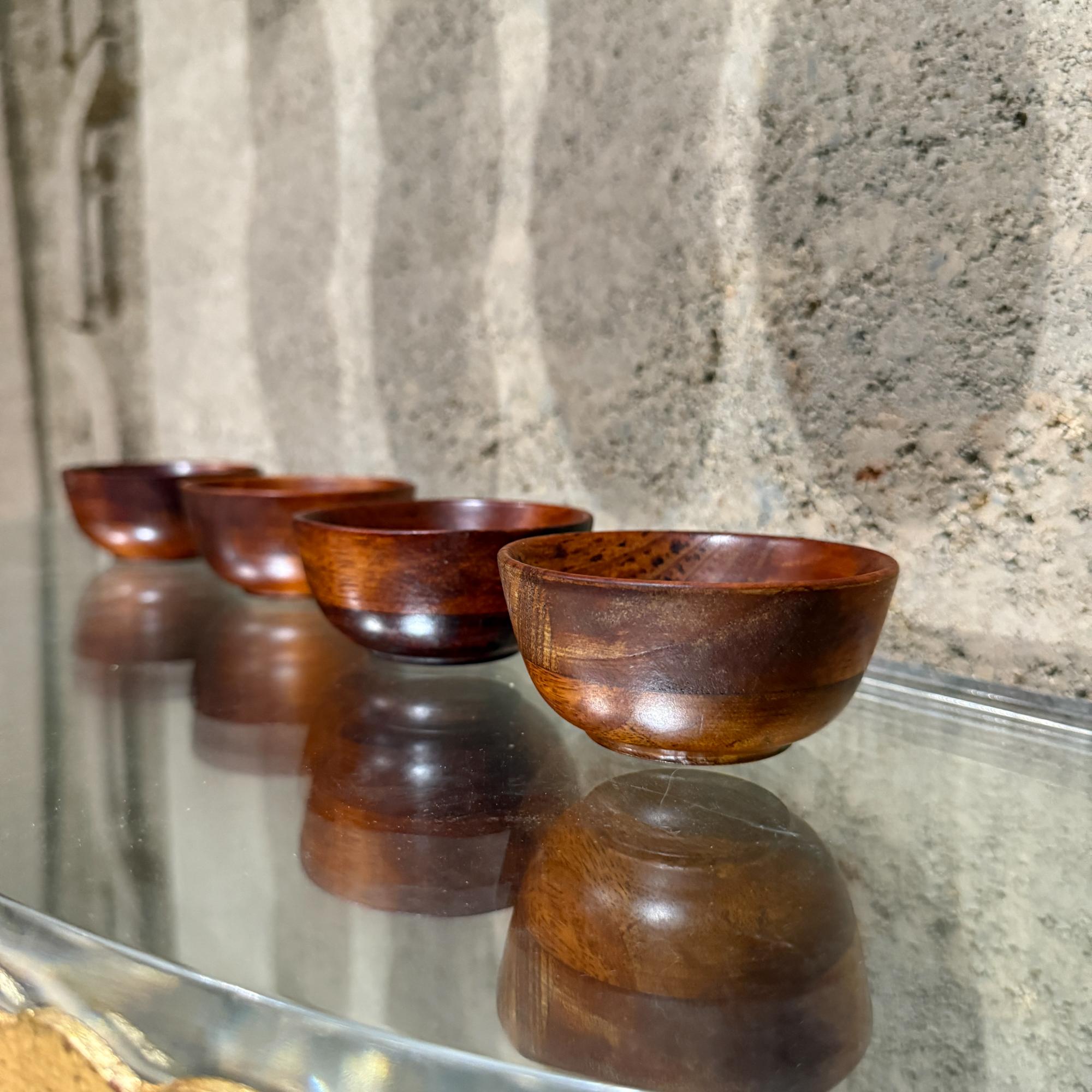 Vintage Set of Four Turned Mini Wood Bowls In Good Condition For Sale In Chula Vista, CA