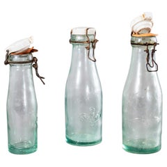 Set di bottiglie di vetro francesi vintage con tappi - Set di tre bottiglie