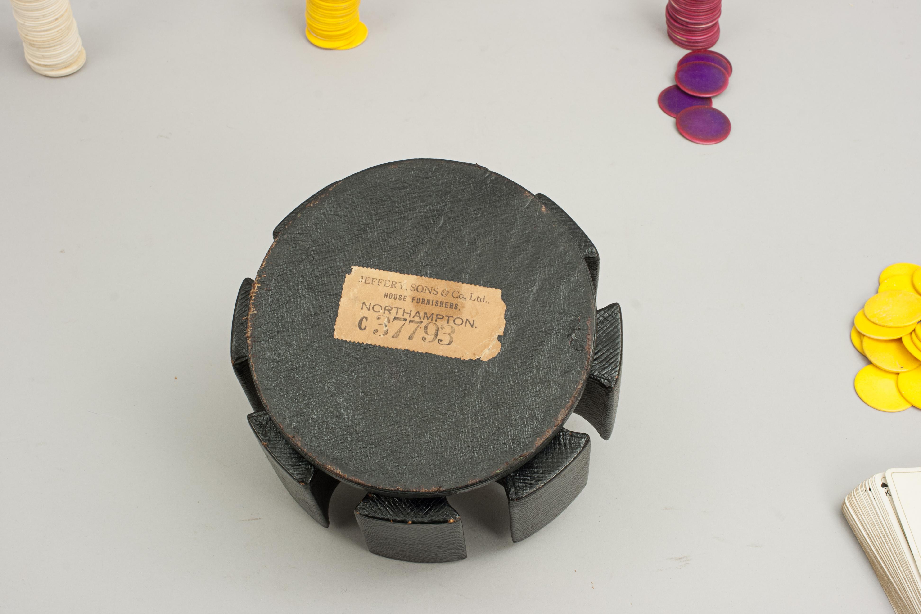Vintage Set of Gaming Chips, Poker, Roulette In Good Condition In Oxfordshire, GB