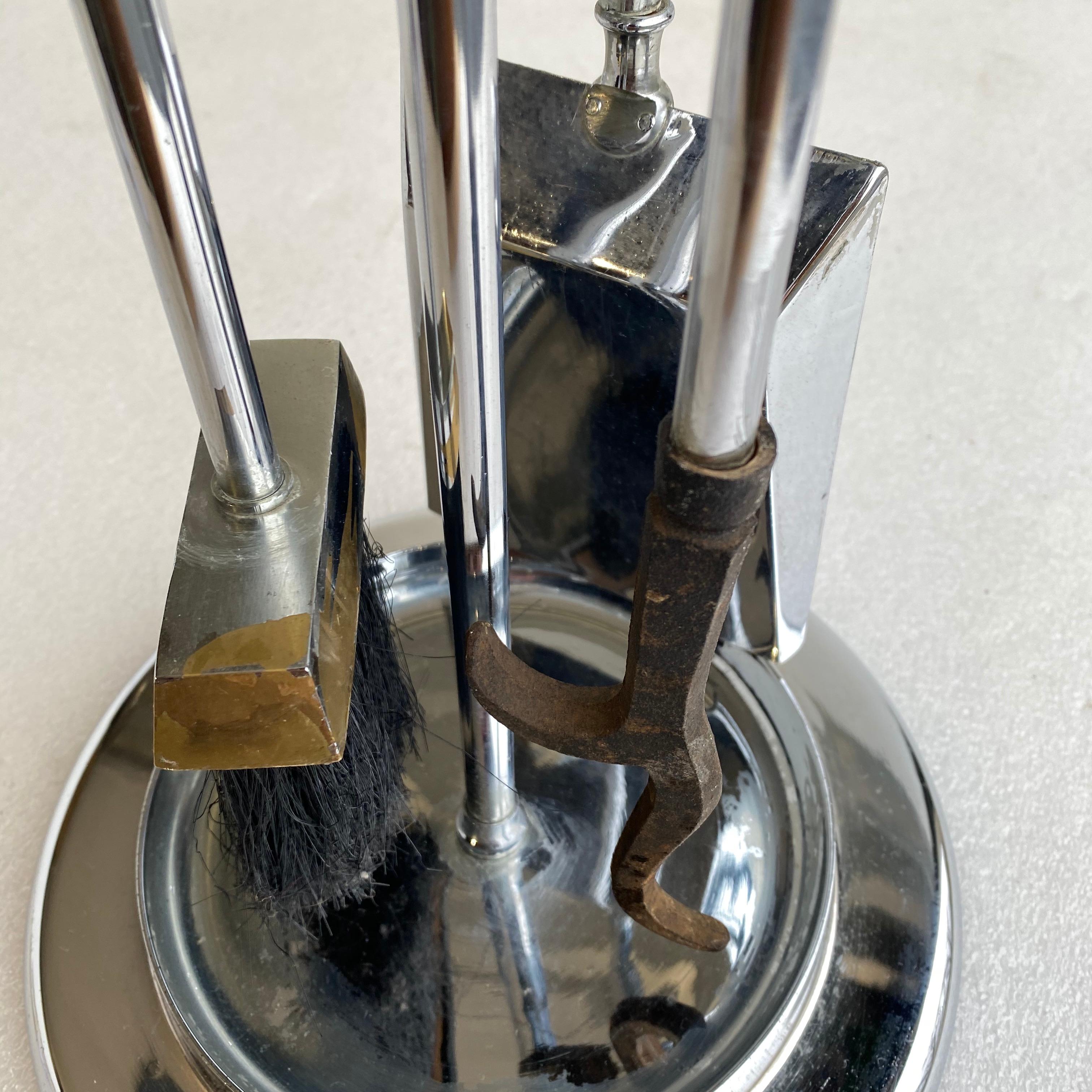 Mid-Century Modern Set Of Lucite and Chrome Fireplace Tools For Sale 2