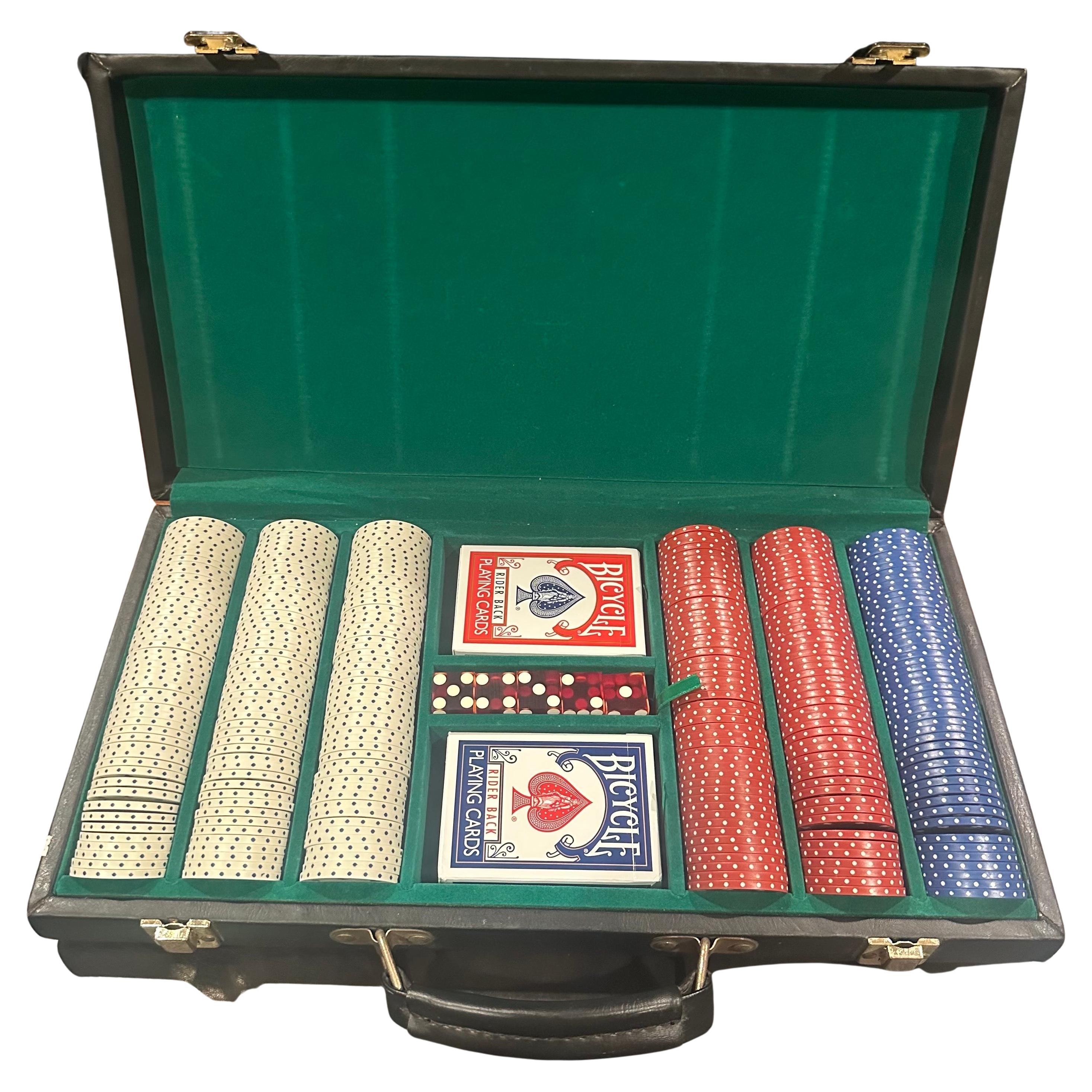 Vintage set of poker chips with two decks of cards and five dice, circa 1980s. The set is in very good condition and contains 300 Bakelite 