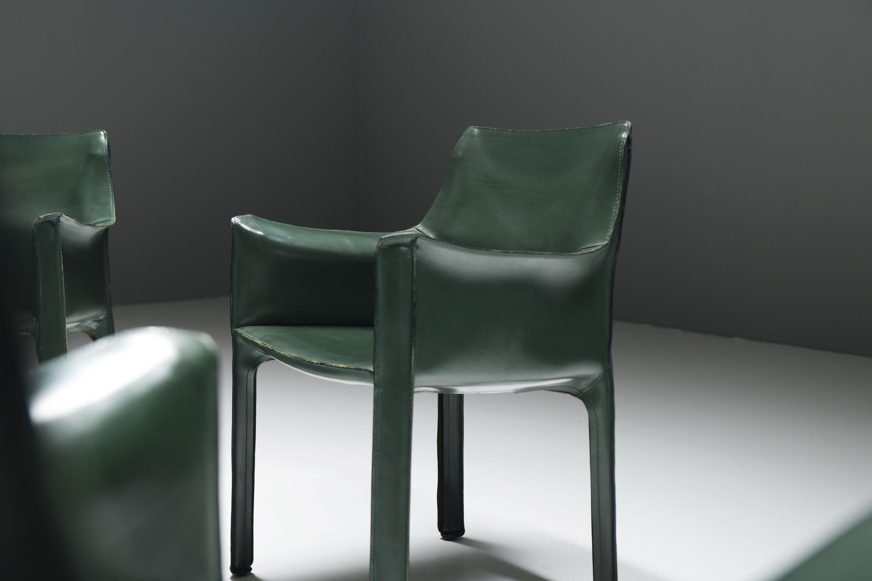 Vintage set of rare dark green Cab 413 chairs by Mario Bellini - CASSINA Italy For Sale 3