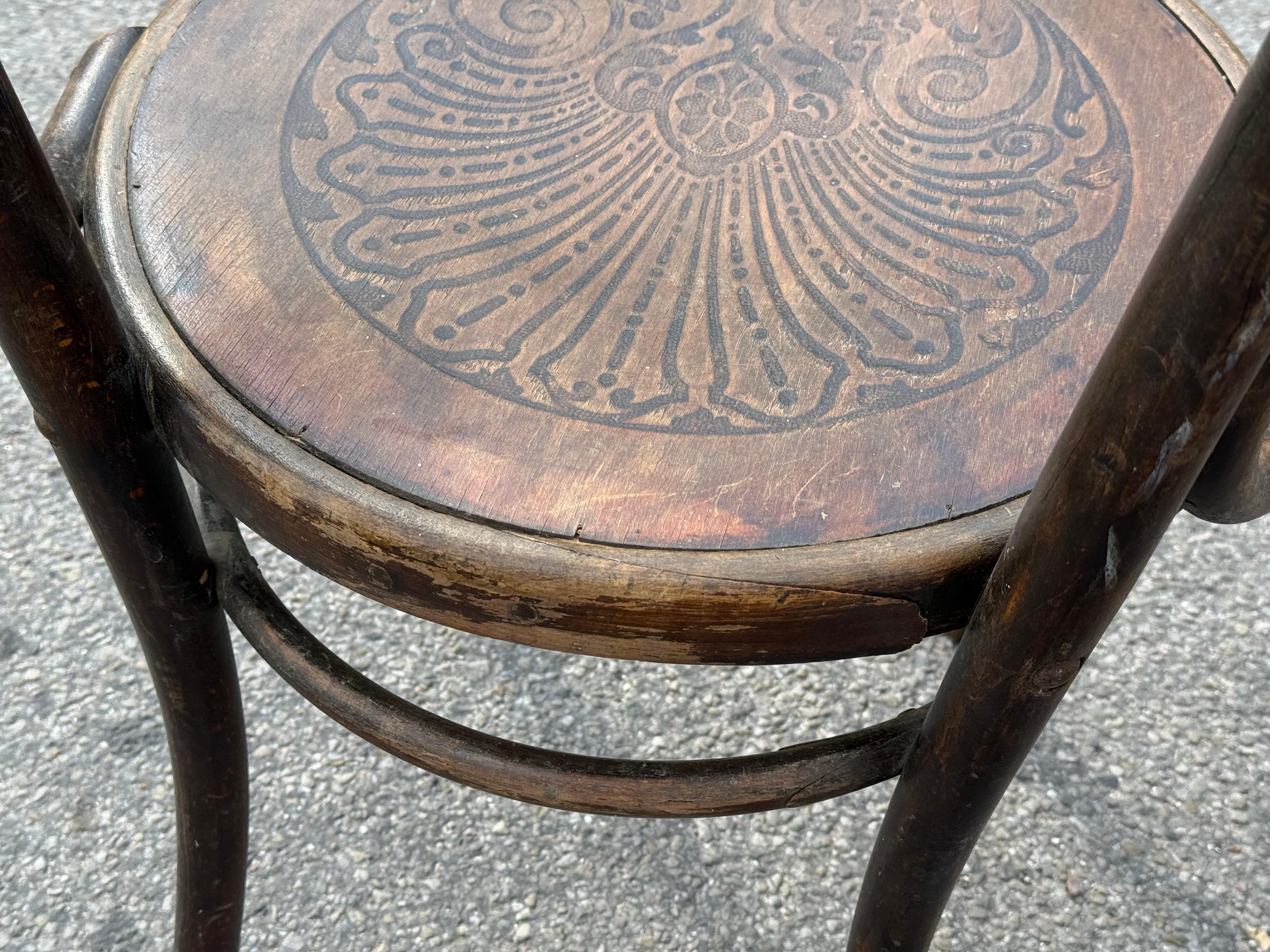 Vintage set de sept énormes chaises de café Thonet des années 1930 en vente 4