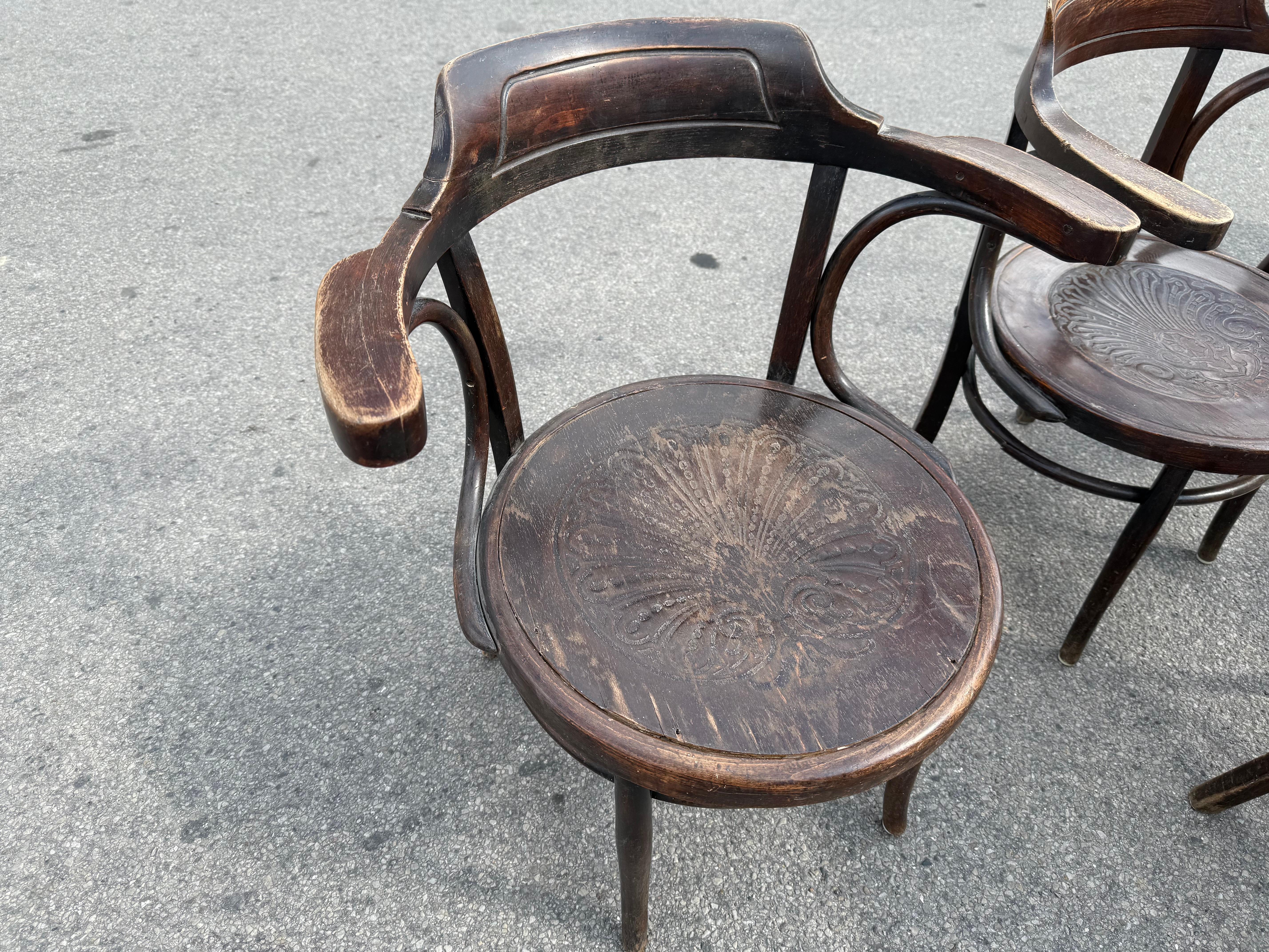 Vintage set de sept énormes chaises de café Thonet des années 1930 Abîmé - En vente à Copenhagen, DK