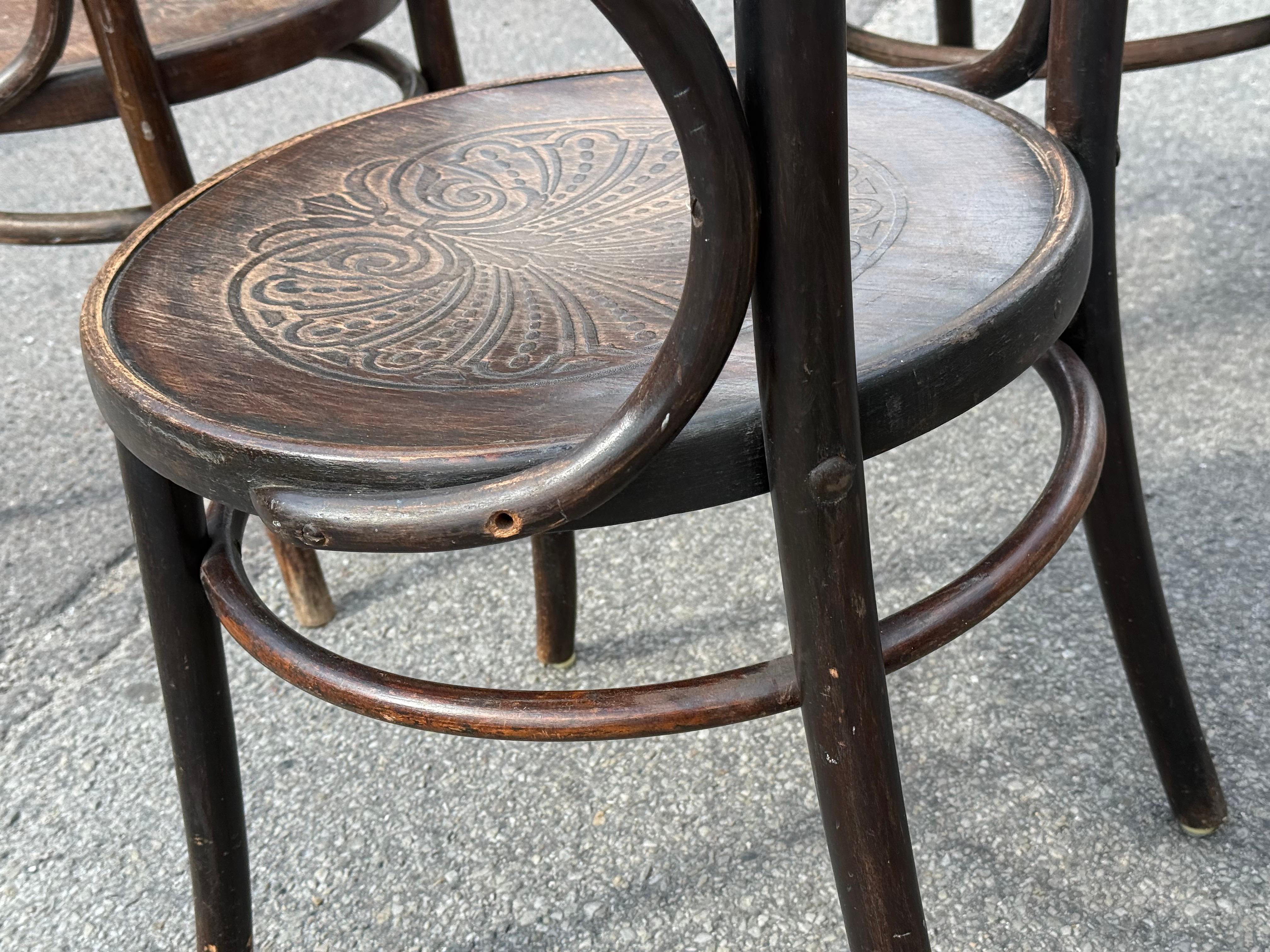 Bois Vintage set de sept énormes chaises de café Thonet des années 1930 en vente