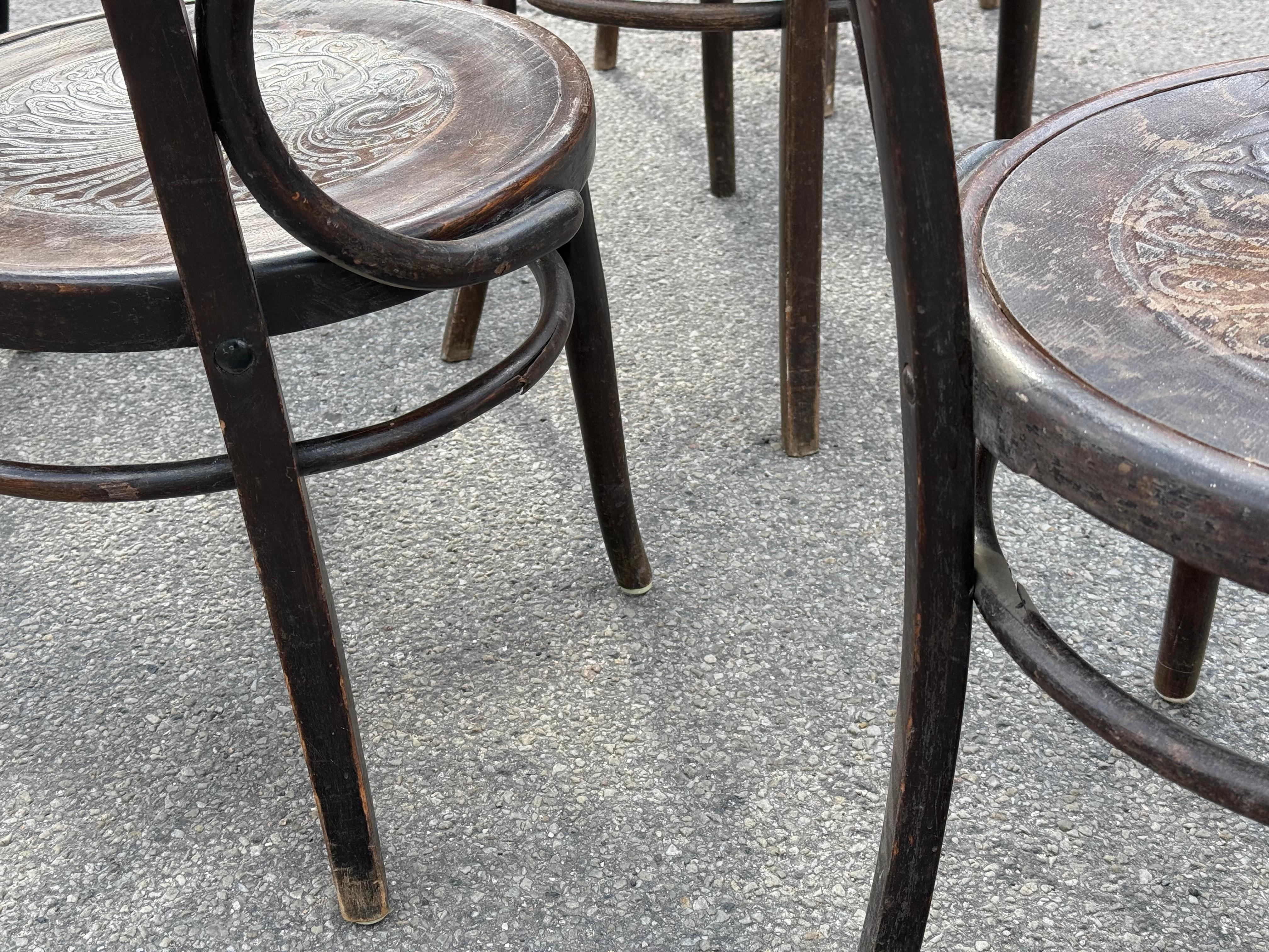 Vintage set de sept énormes chaises de café Thonet des années 1930 en vente 2