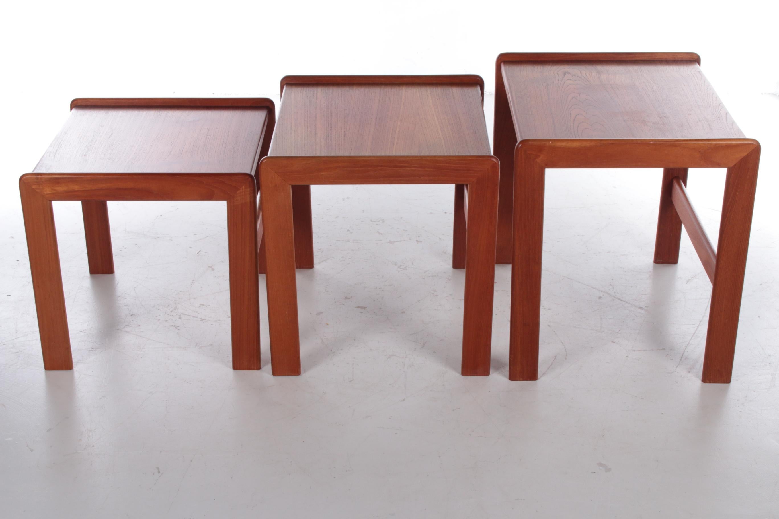 Vintage Set of Side Tables Made of Teak Made in the 1960s In Good Condition For Sale In Oostrum-Venray, NL