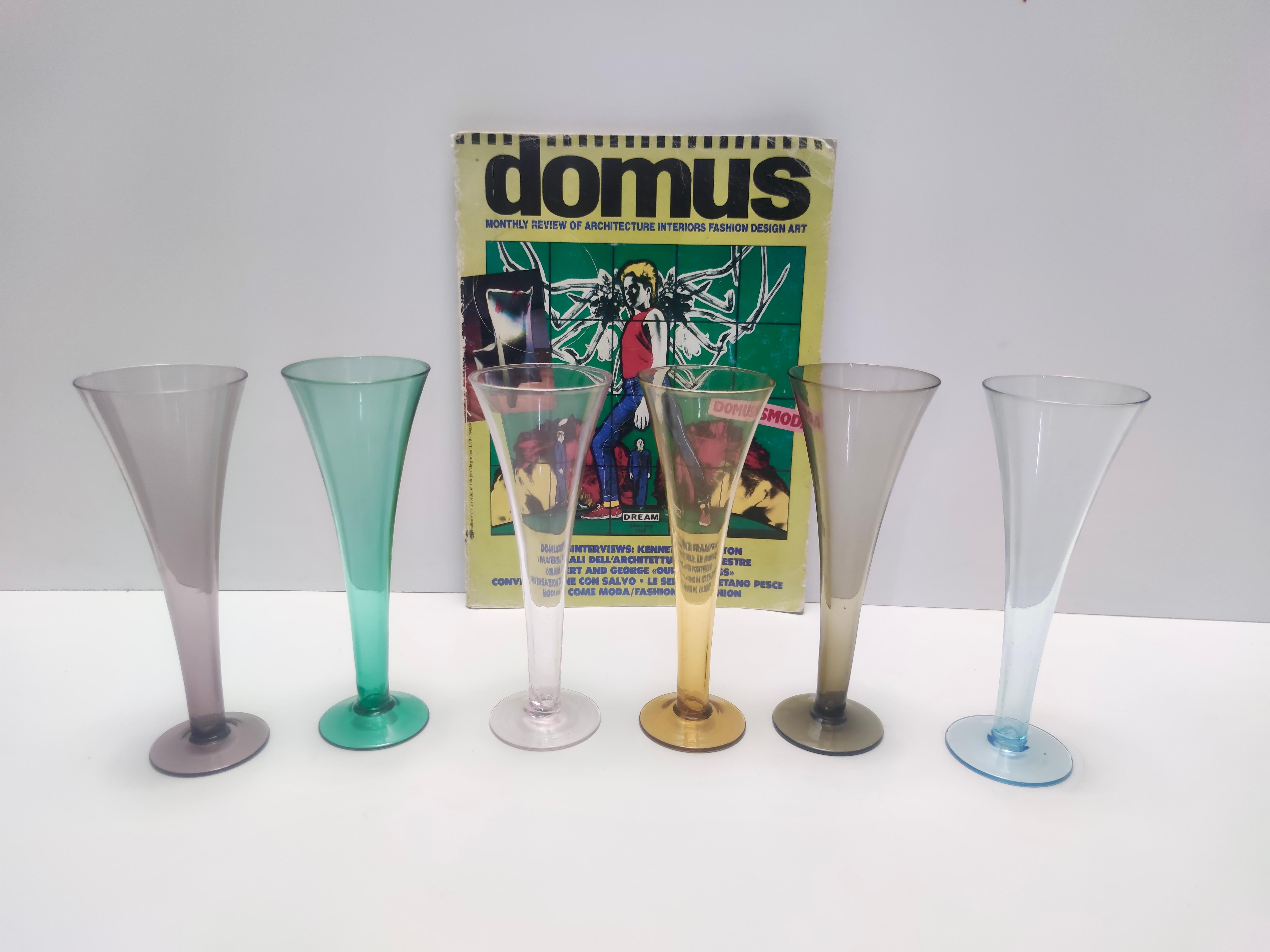 Hergestellt in Italien, 1980er Jahre.
Diese Flöten werden aus sehr dünnem Murano-Glas hergestellt.
Sie können auch als Blumenvasen verwendet werden.
Da es sich um Vintage-Produkte handelt, können sie leichte Gebrauchsspuren aufweisen, aber sie sind