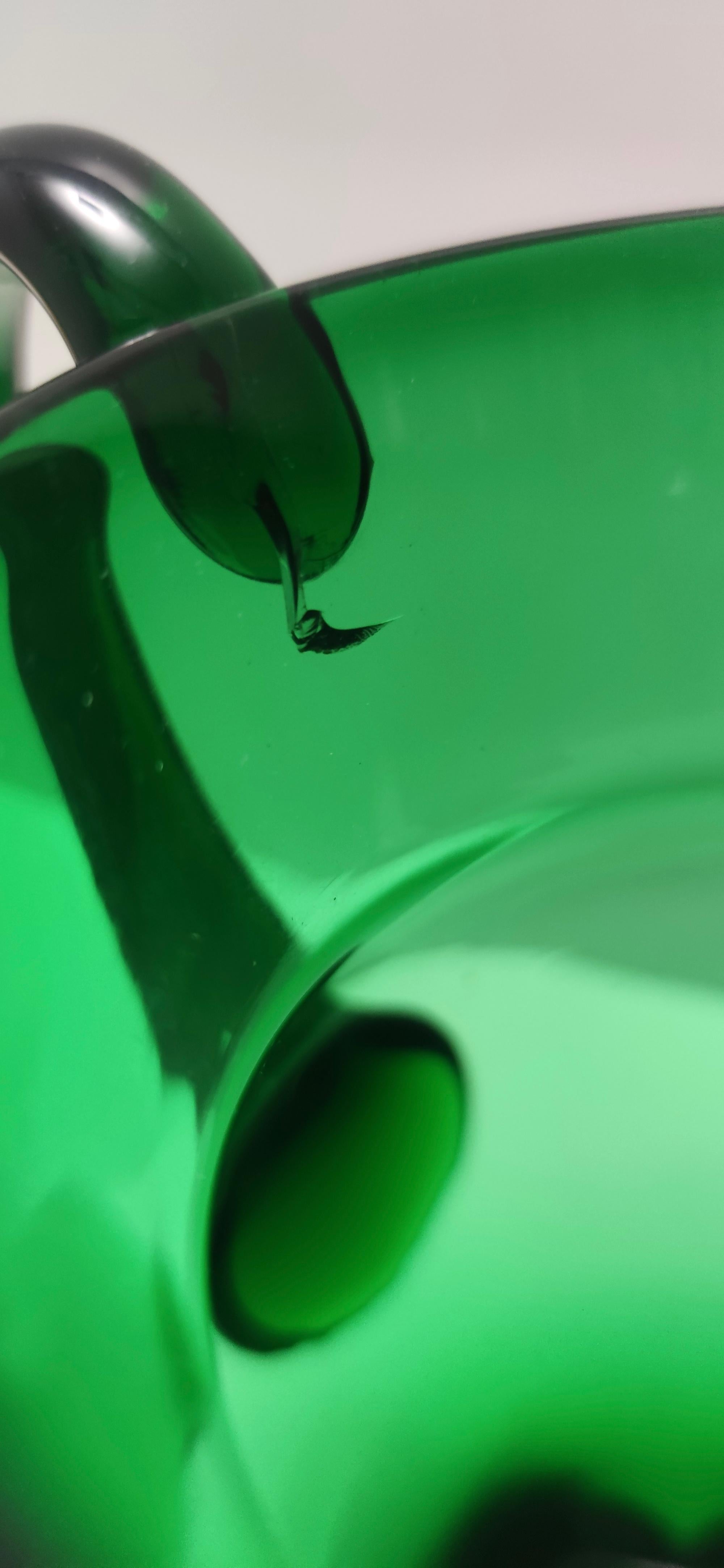 Set aus sechs grünen mundgeblasenen Glas-Getränkegläsern und einem Krug, Empoli, Vintage im Angebot 3