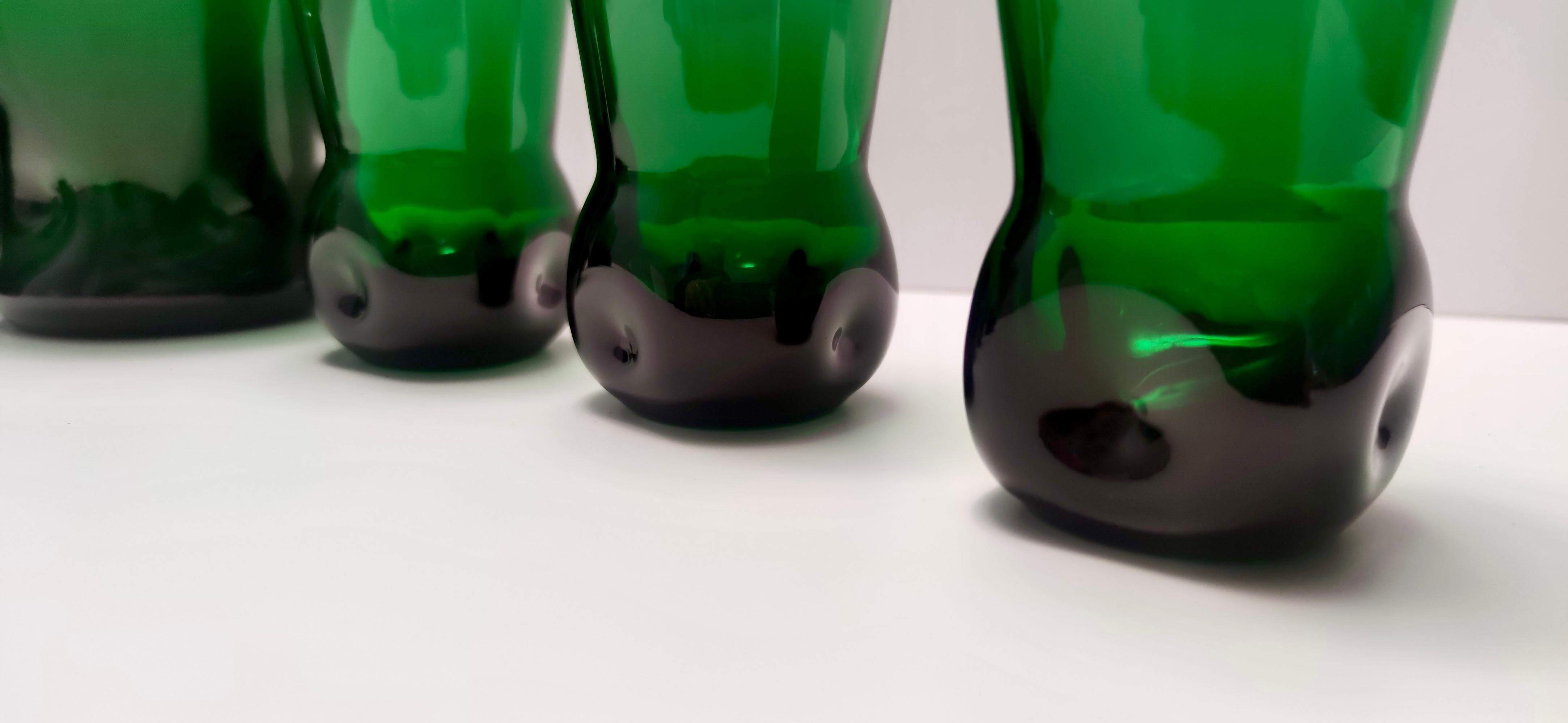 Set aus sechs grünen mundgeblasenen Glas-Getränkegläsern und einem Krug, Empoli, Vintage im Angebot 4