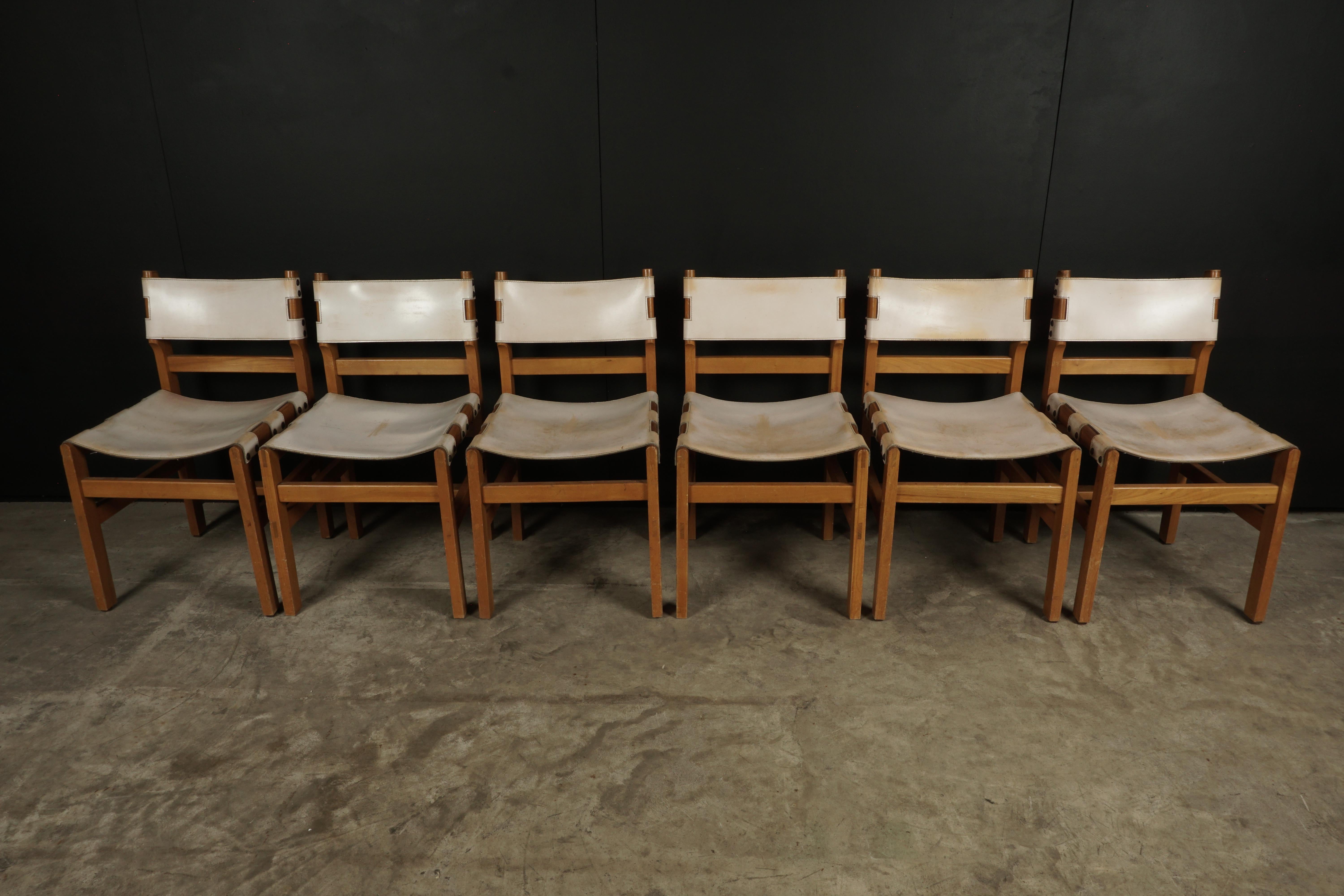 Vintage set of six leather dining chairs from France, 1970s. Off-white colored leather with great patina on a solid elm frame.