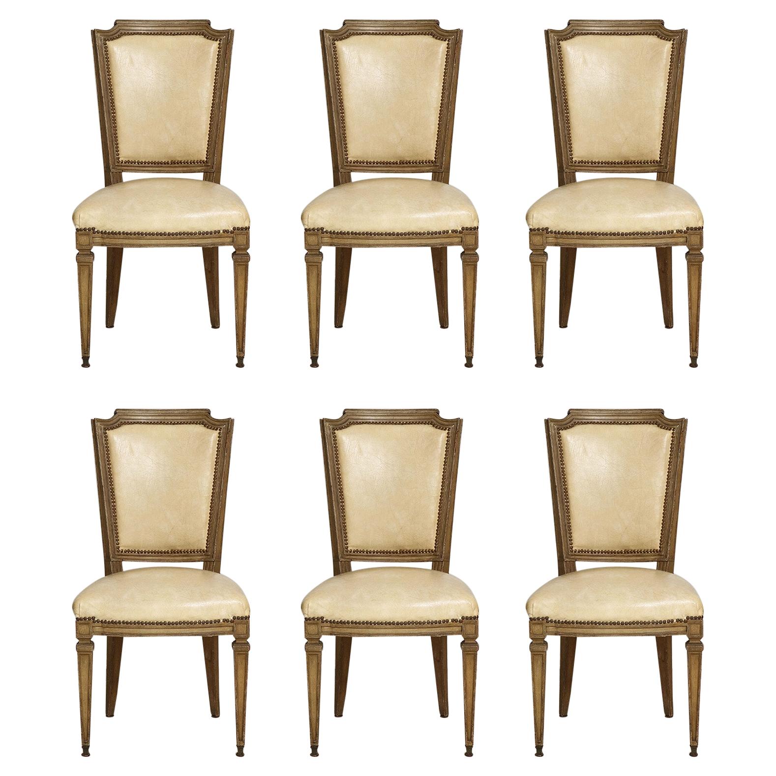 Ensemble vintage de six chaises de salle à manger peintes de style Louis XVI