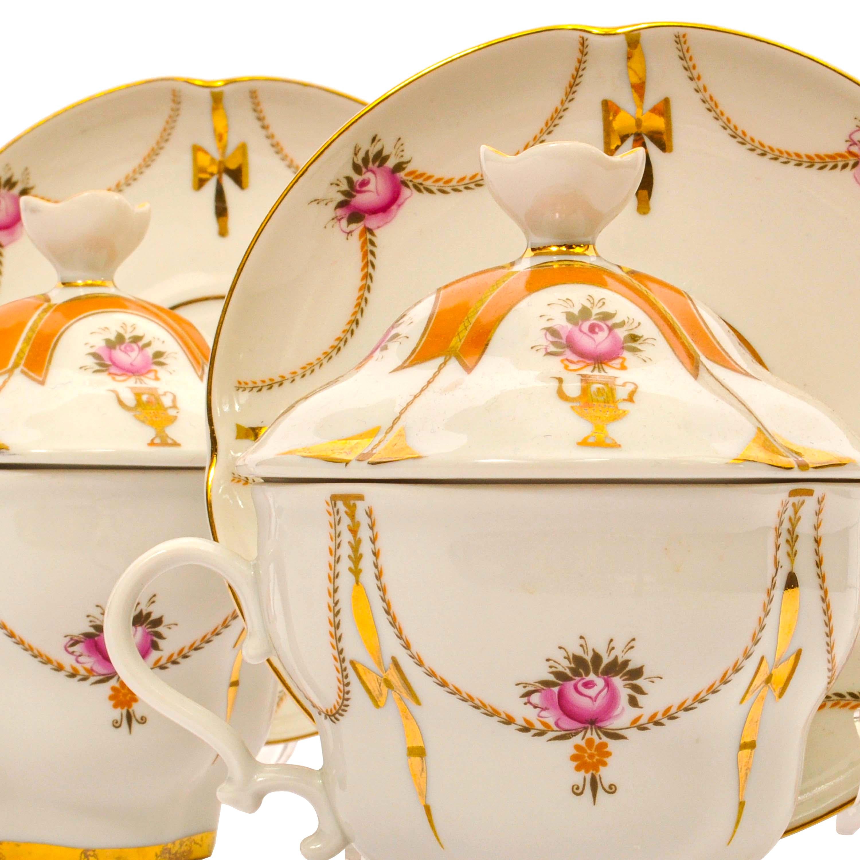 Russe Six tasses à thé russes impériales Lomonosov recouvertes de porcelaine dorée des années 1930 en vente